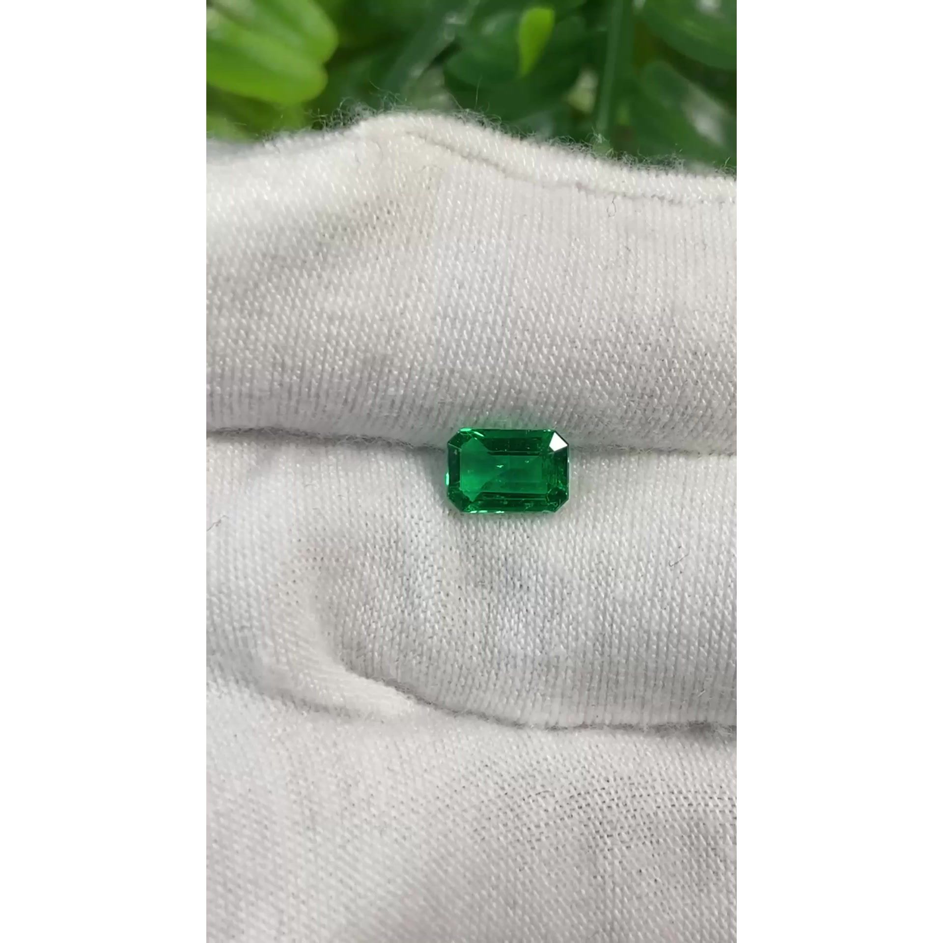 0.73 ct Emerald Green Natural Emerald