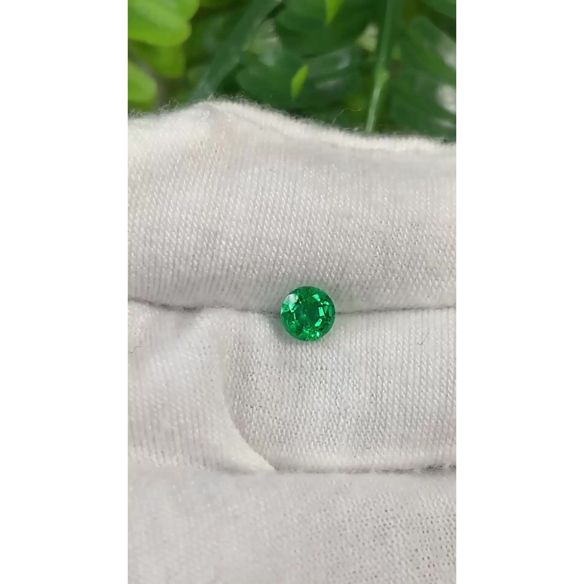 0.42 ct Round Green Natural Emerald