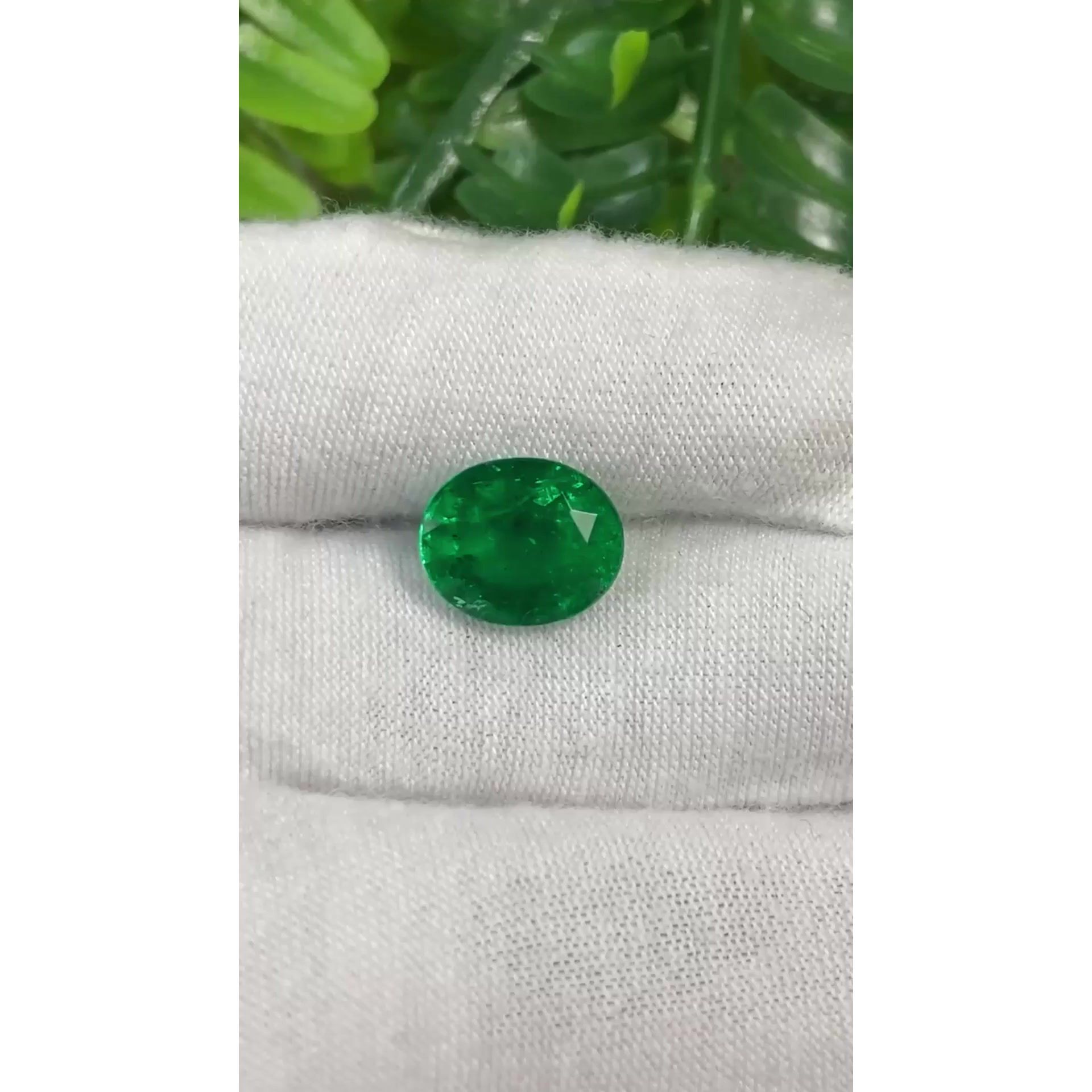 3.30 ct Oval Green Natural Emerald