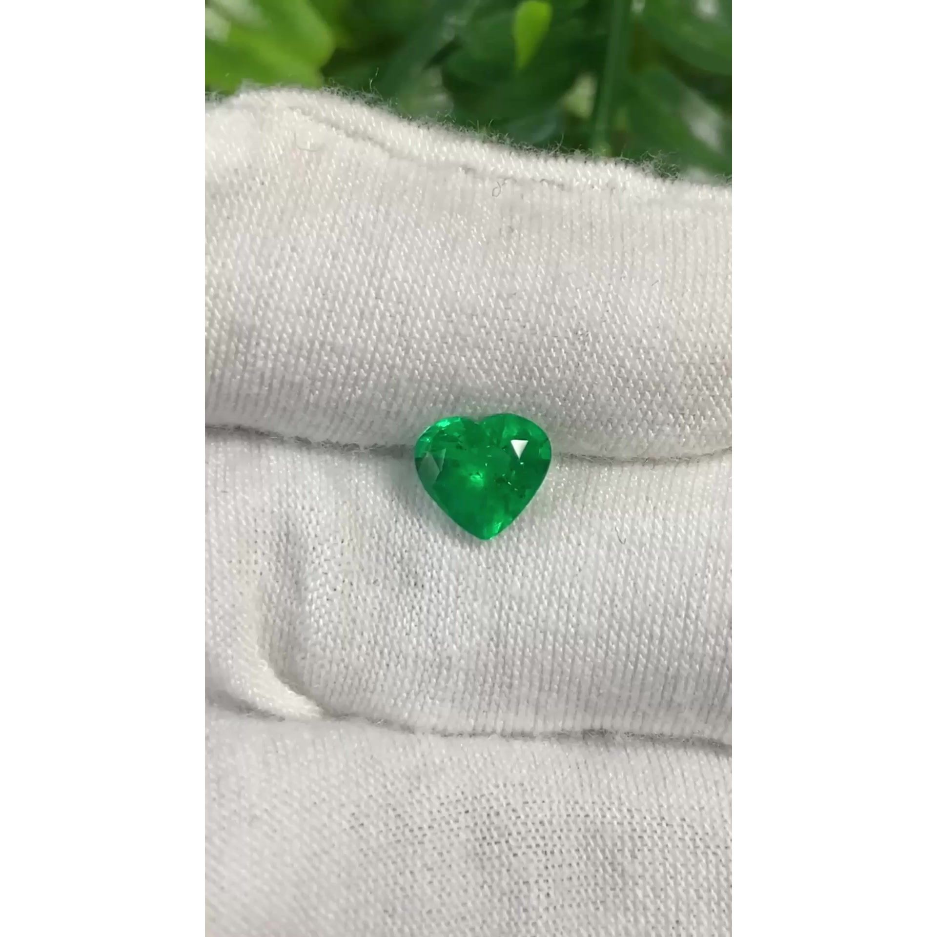 1.01 ct Heart Green Natural Emerald