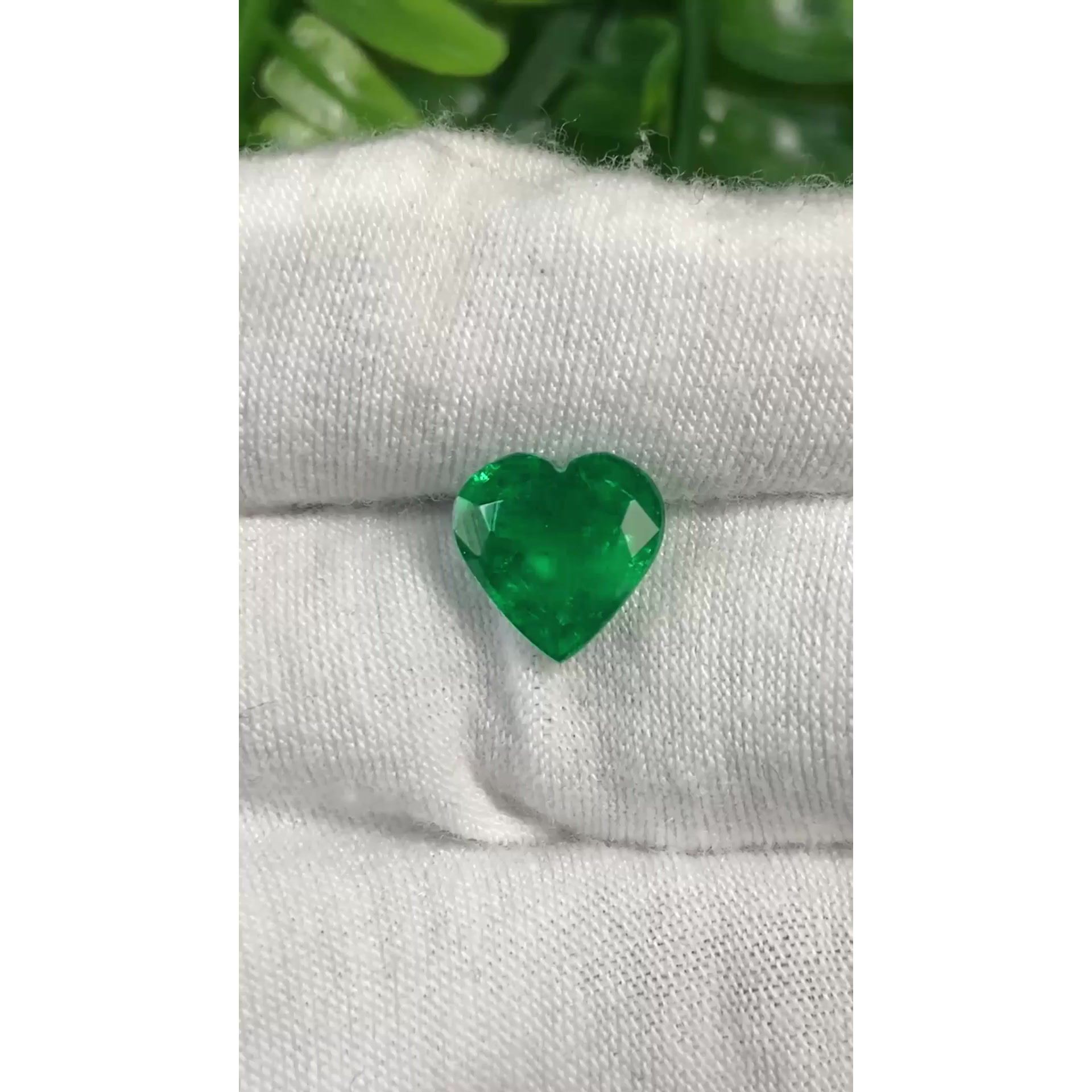 2.51 ct Heart Green Natural Emerald