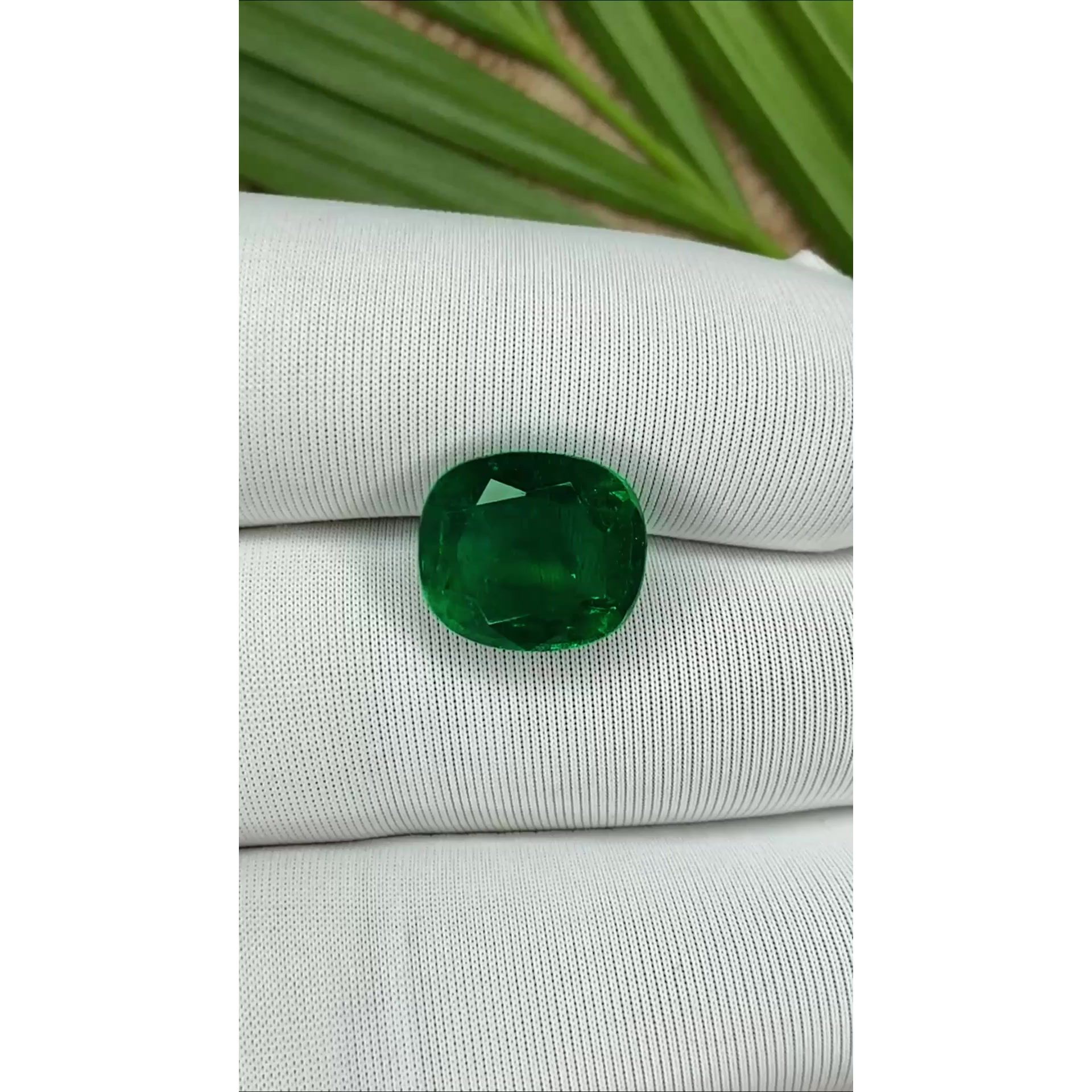 6.37 ct Cushion Green Natural Emerald