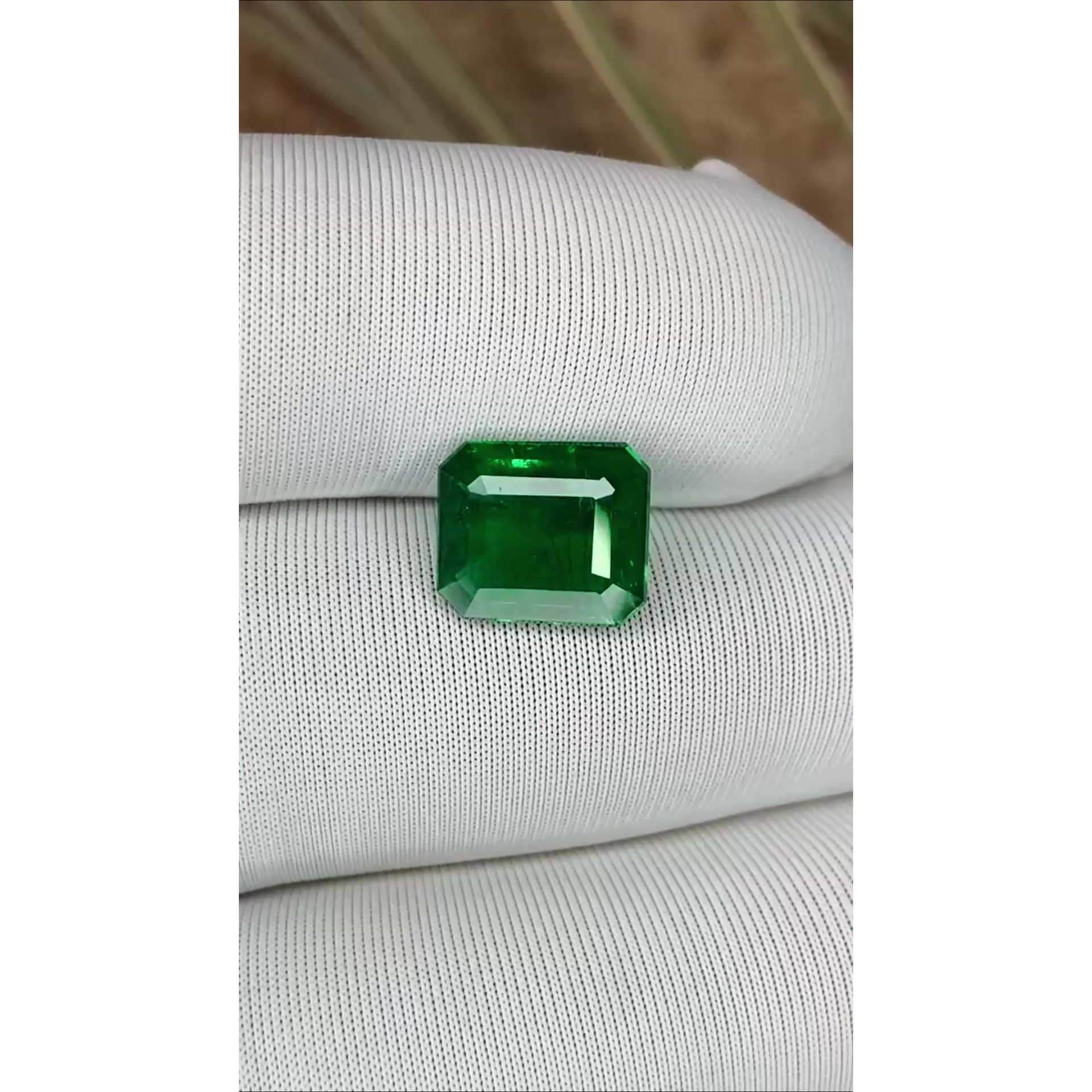 2.82 ct Emerald Green Natural Emerald