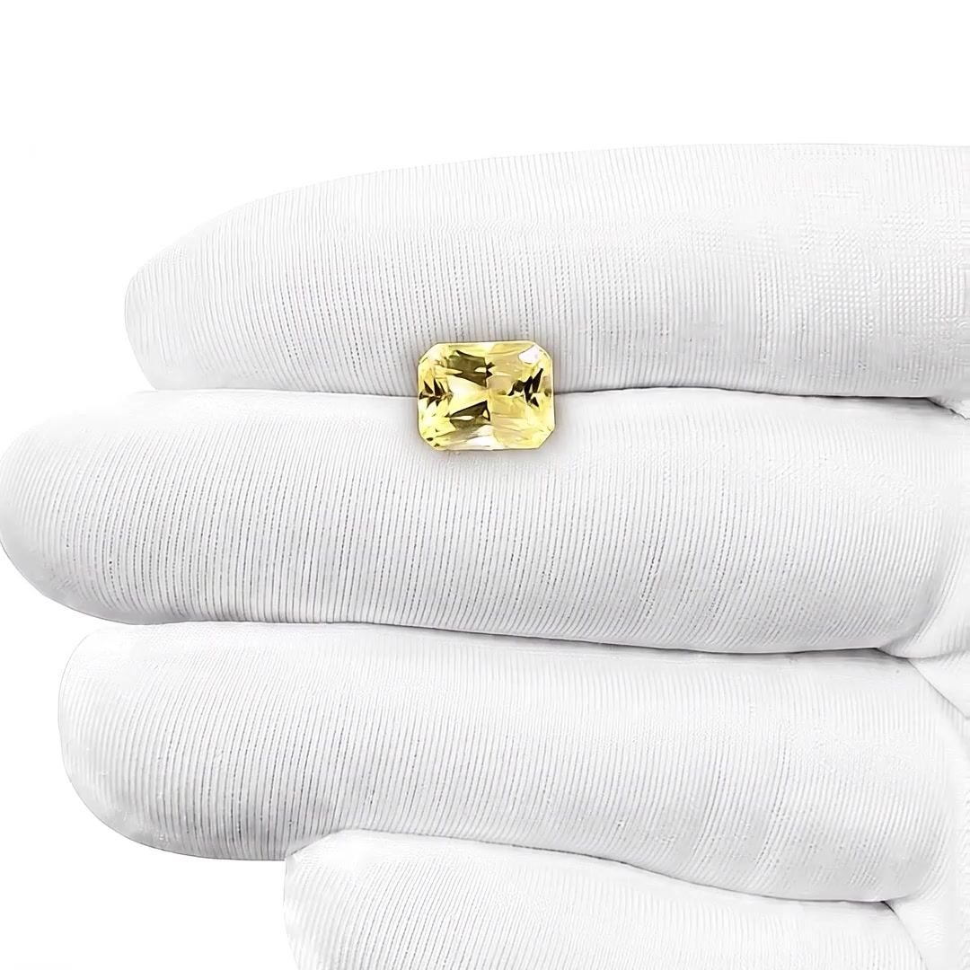 6.85 ct Emerald Yellow Natural Sapphire