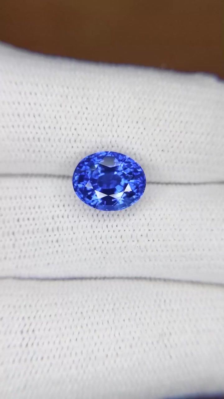 3.63 ct Oval Blue Natural Sapphire