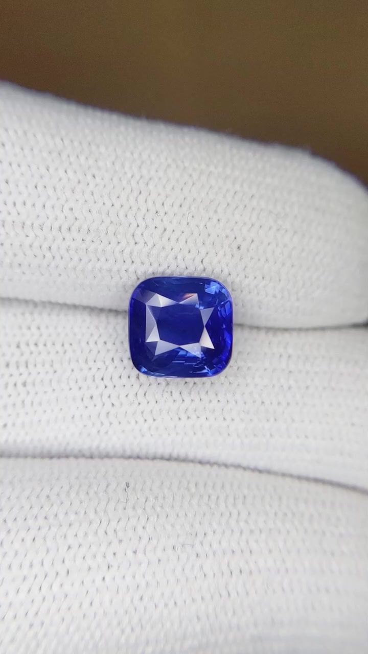 3.05 ct Cushion Blue Natural Sapphire