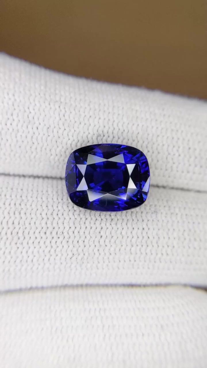 7.90 ct Cushion Blue Natural Sapphire