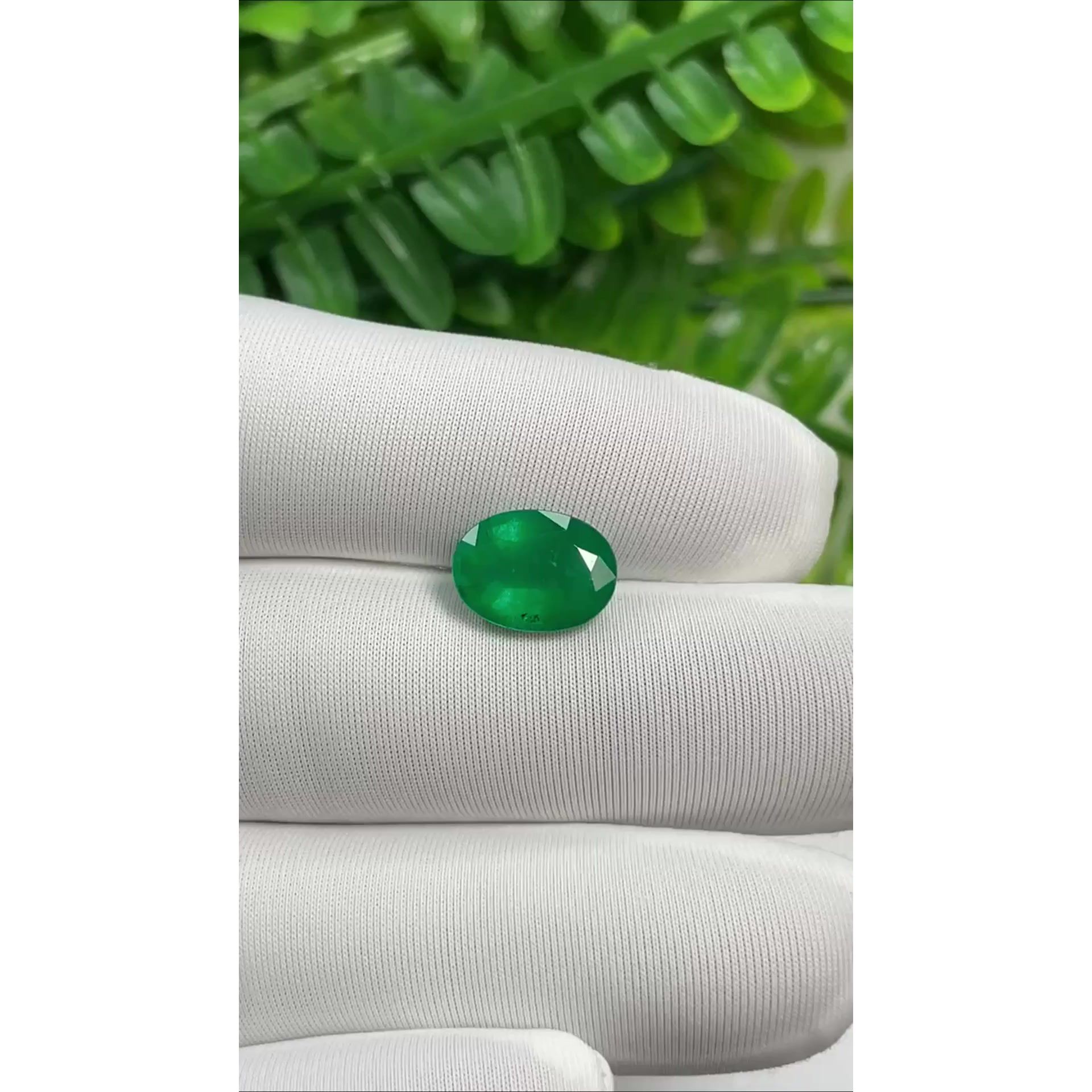 3.01 ct Oval Green Natural Emerald