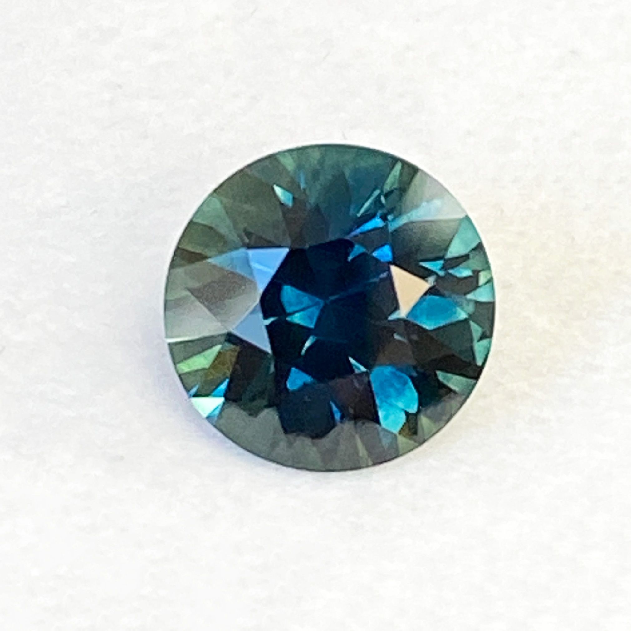 2.59 ct Round Green Natural Sapphire