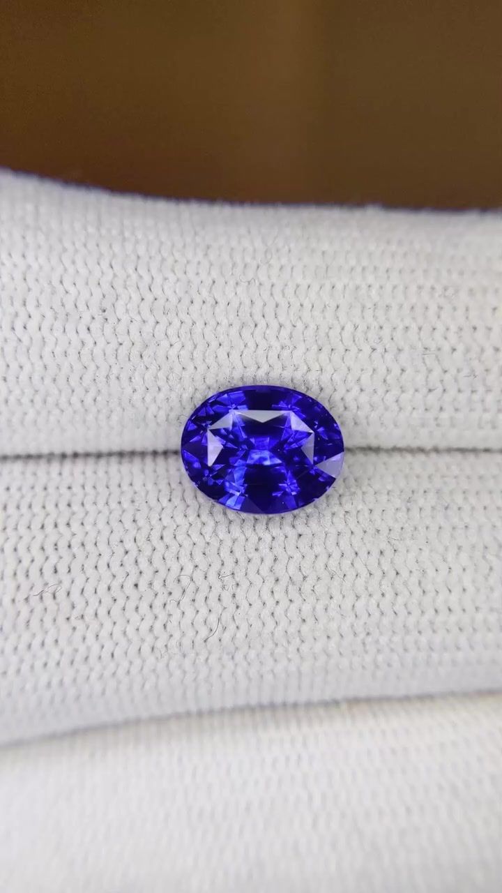 3.20 ct Oval Blue Natural Sapphire