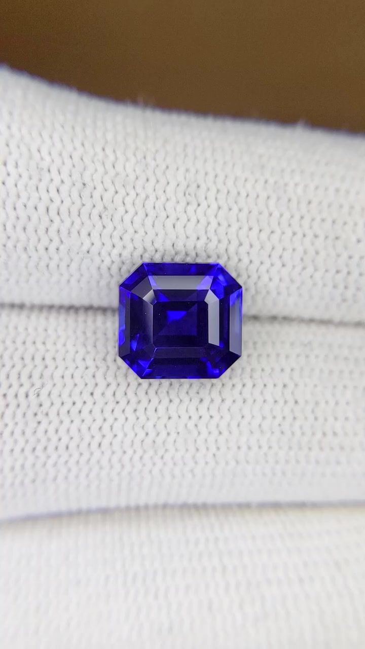 5.06 ct Emerald Blue Natural Sapphire