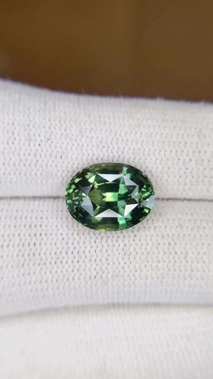 6.96 ct Oval Green Natural Sapphire
