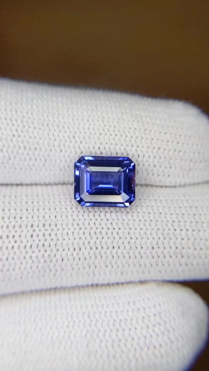 3.07 ct Emerald Blue Natural Sapphire