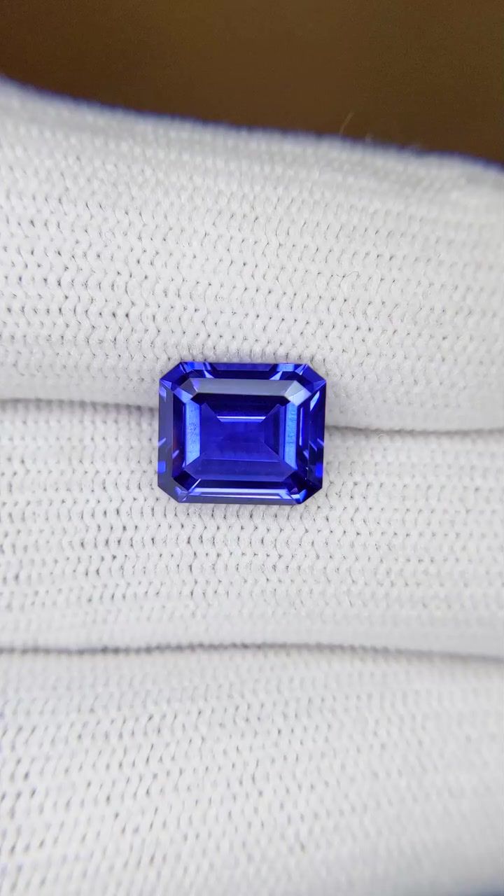 3.55 ct Emerald Blue Natural Sapphire