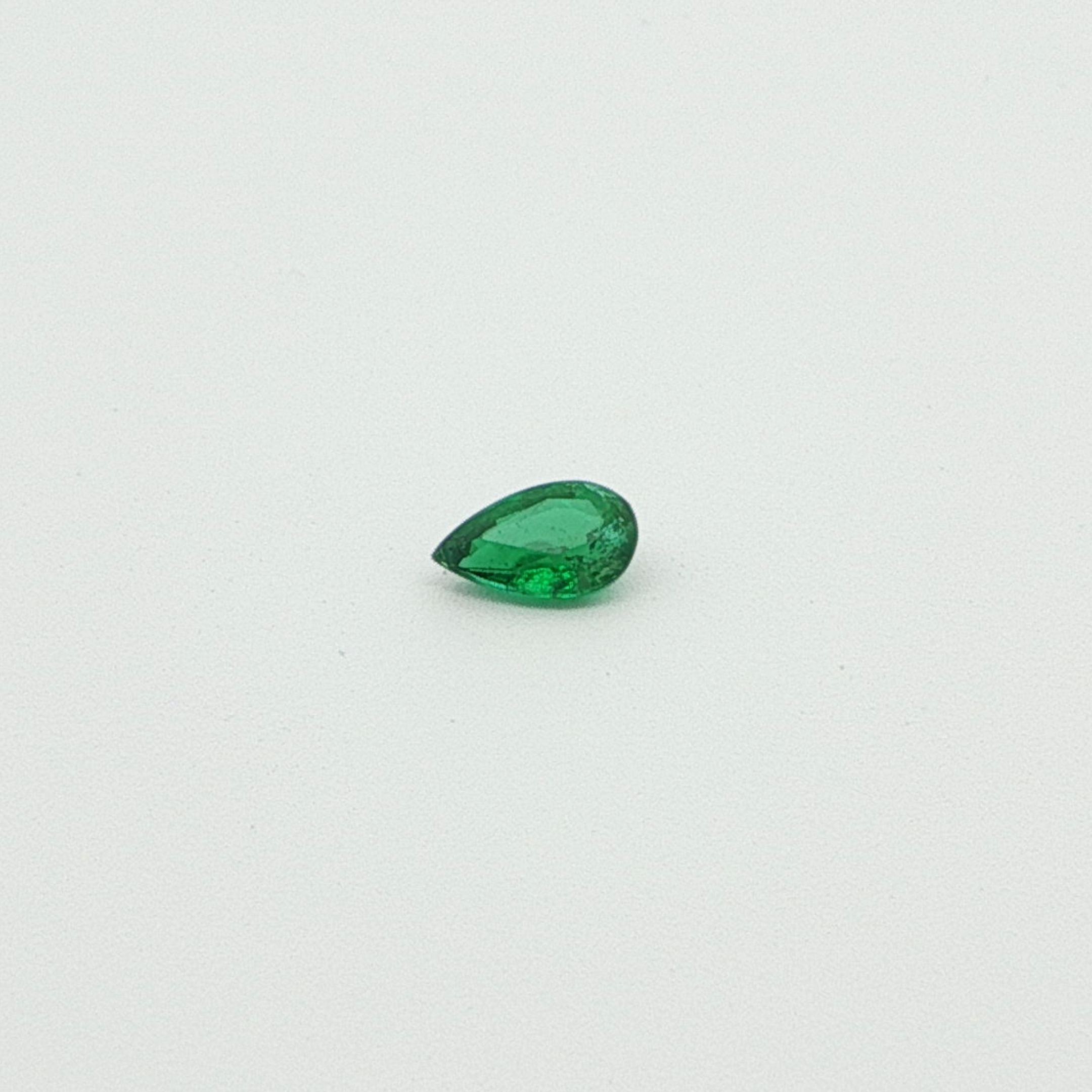 0.20 ct Pear Green Natural Emerald
