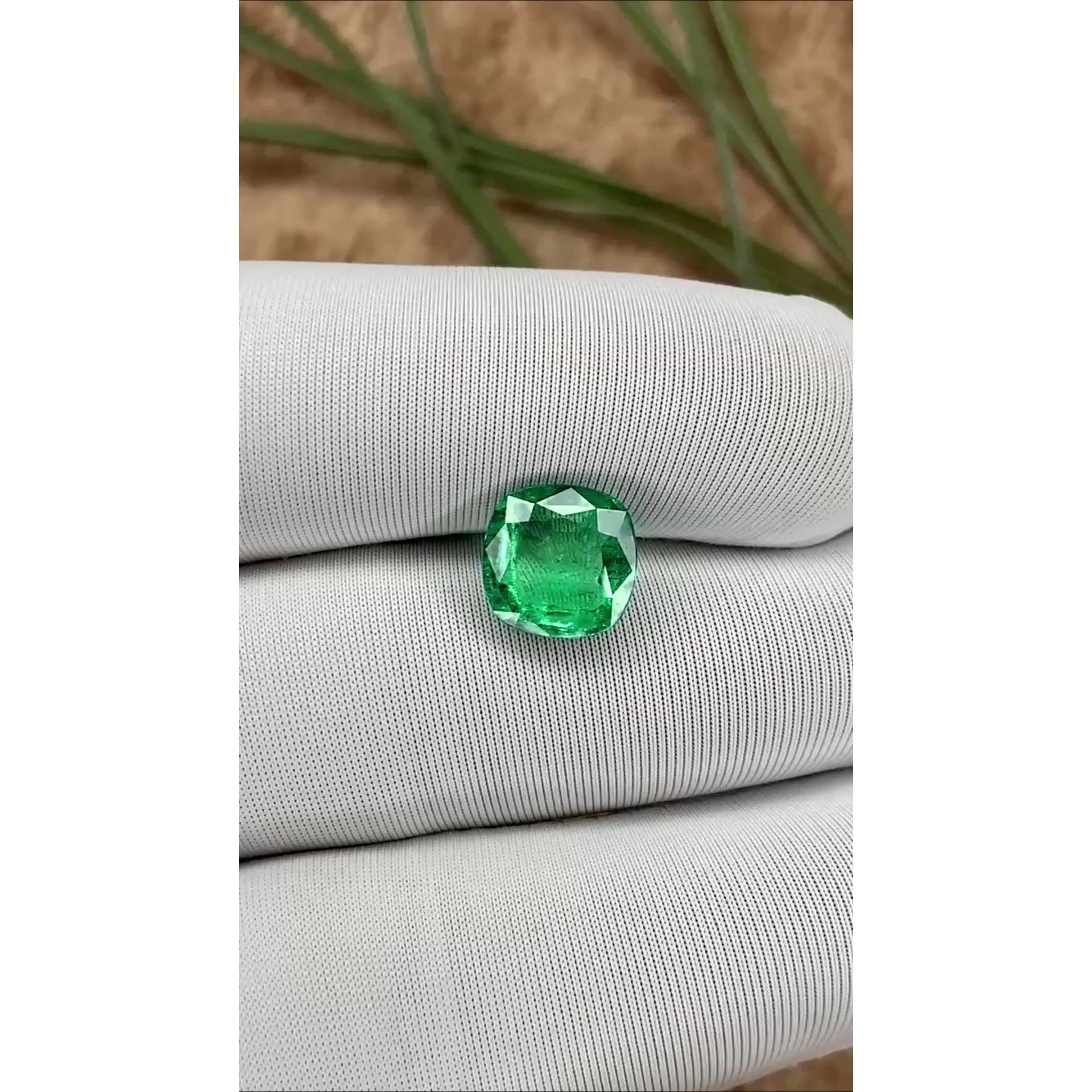 3.04 ct Cushion Green Natural Emerald