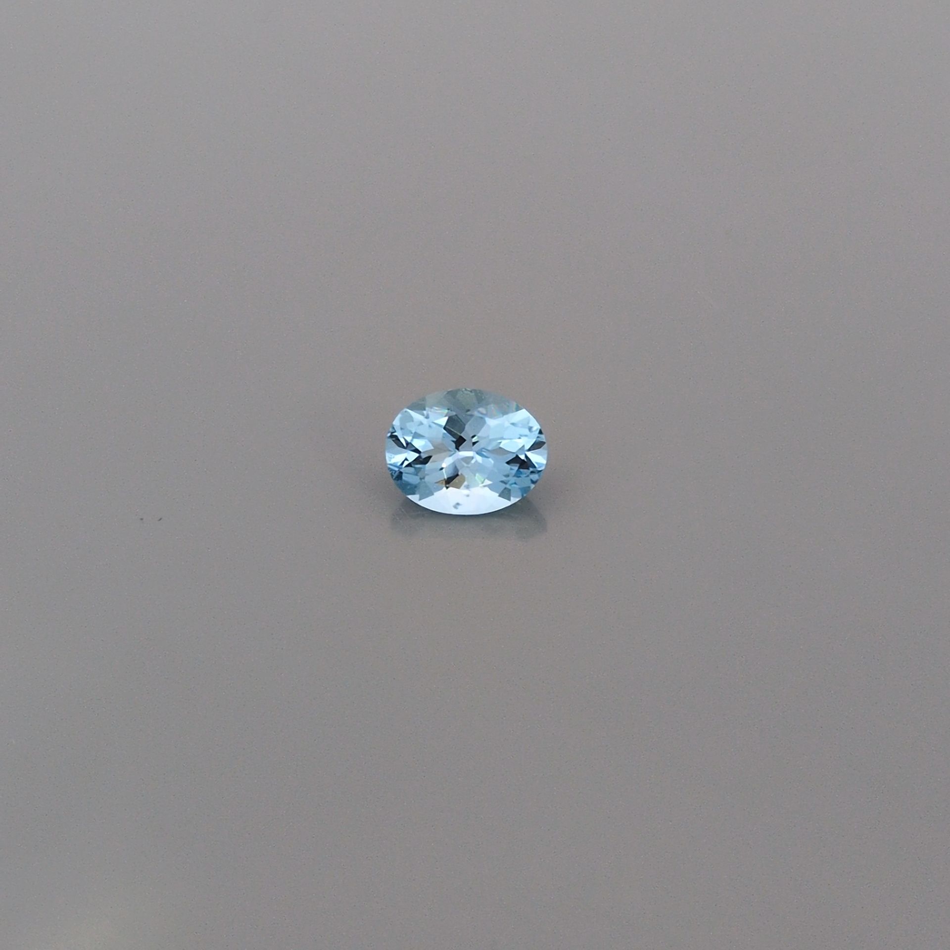 1.63 ct Oval Blue Natural Aquamarine