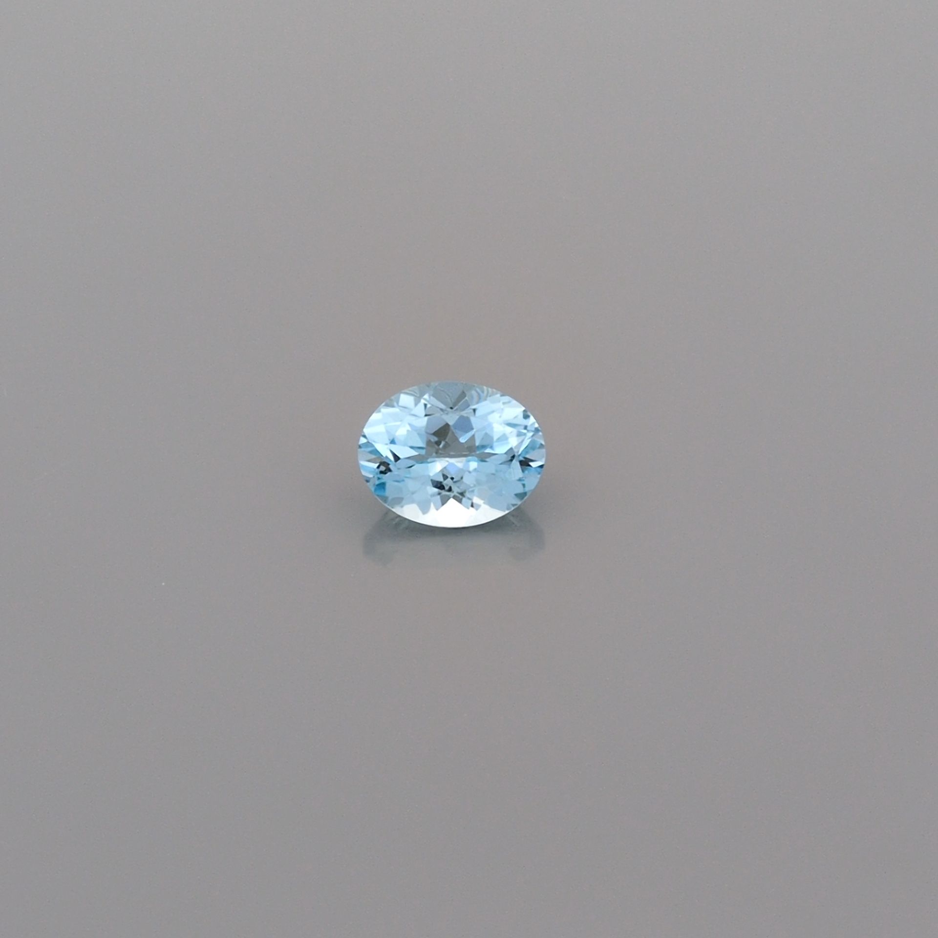 1.97 ct Oval Blue Natural Aquamarine
