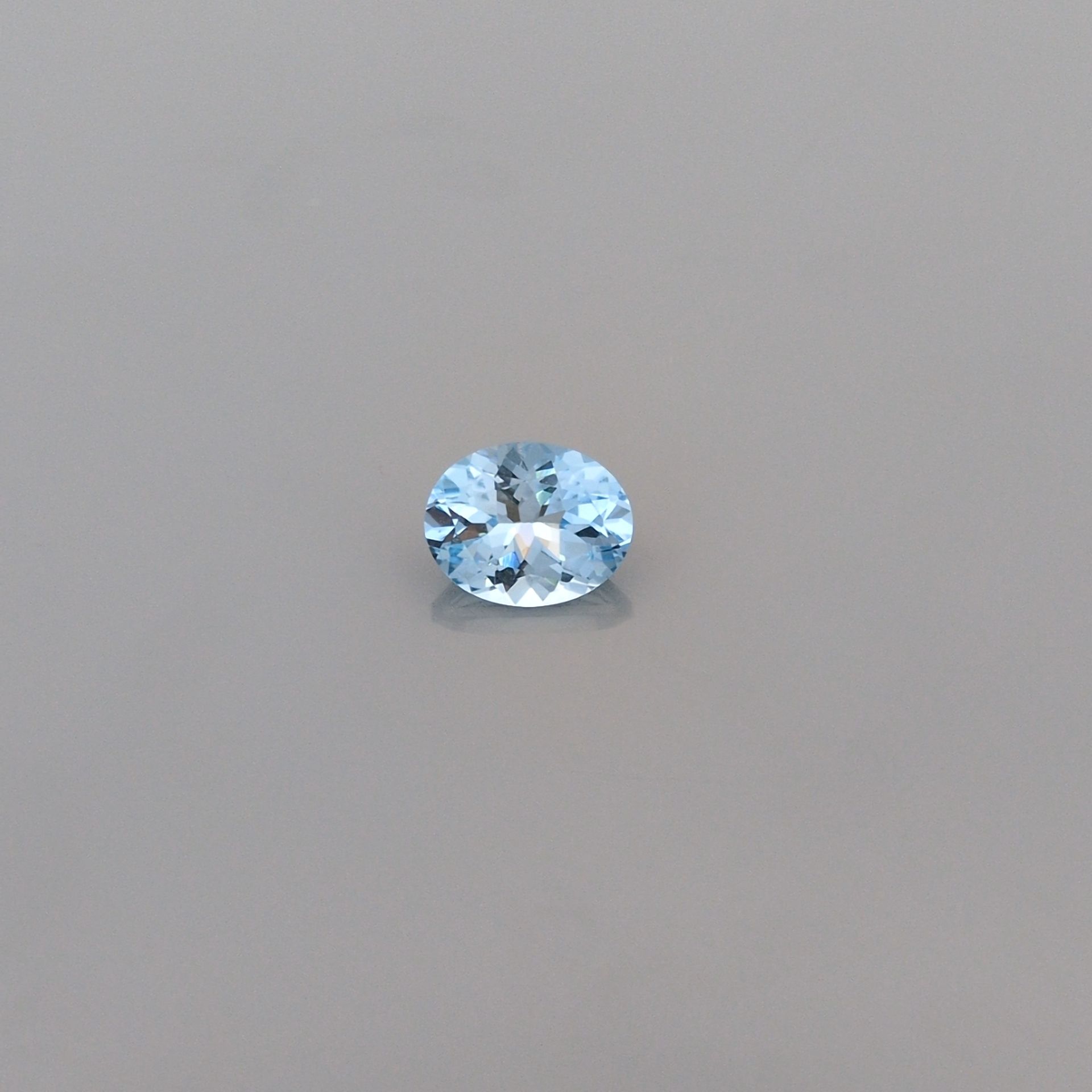 1.62 ct Oval Blue Natural Aquamarine