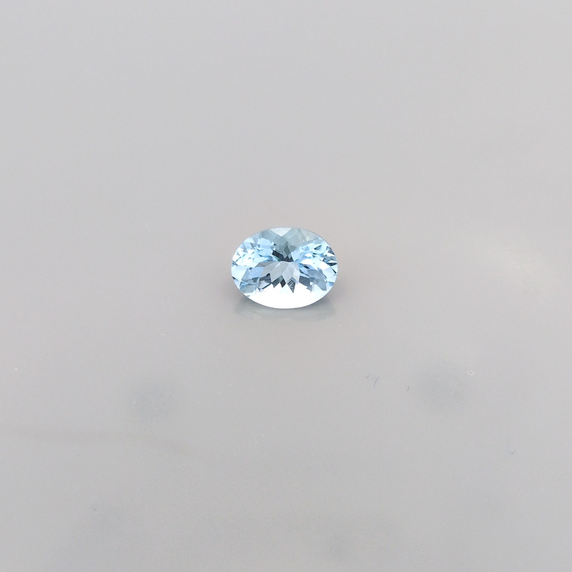 1.71 ct Oval Blue Natural Aquamarine