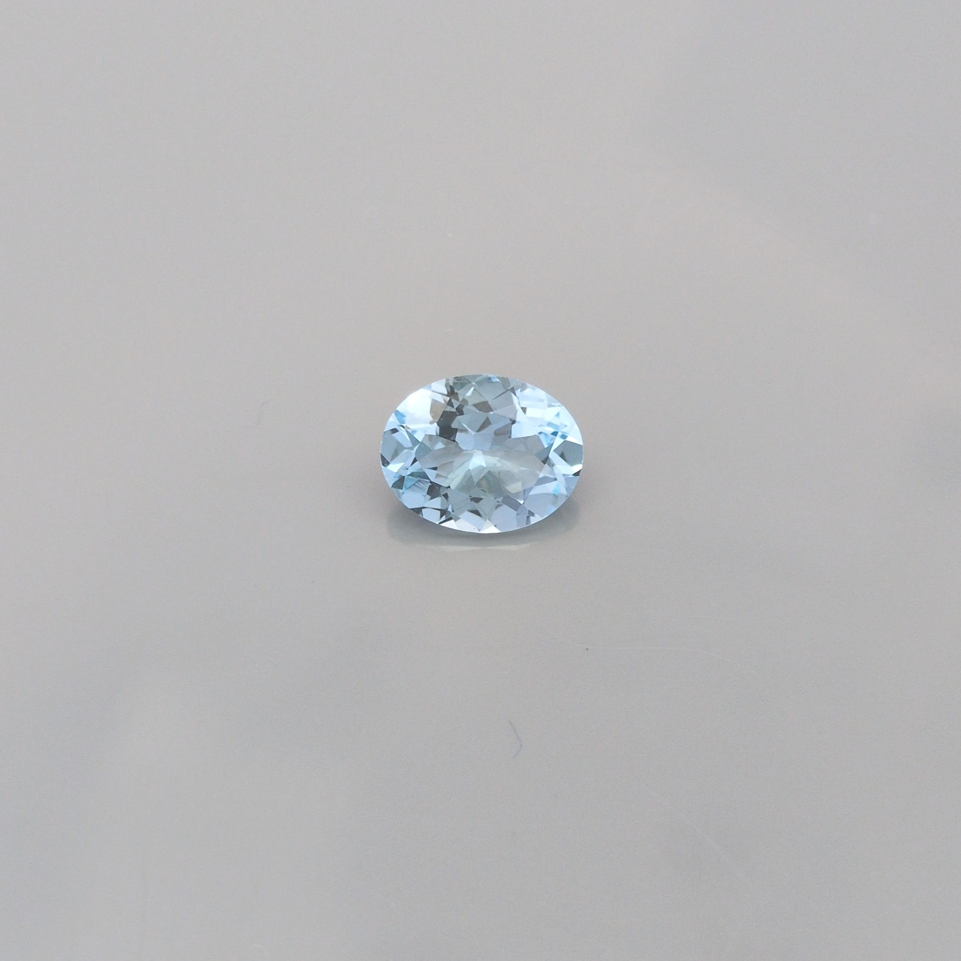 1.57 ct Oval Blue Natural Aquamarine