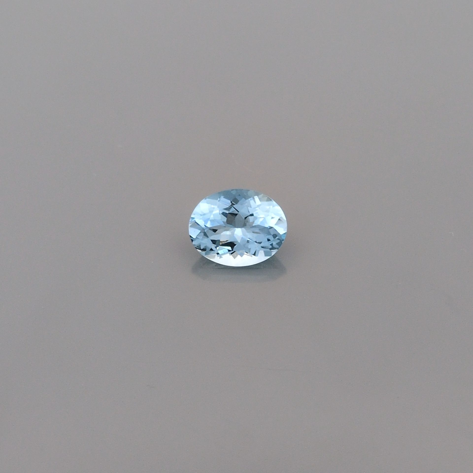 1.76 ct Oval Blue Natural Aquamarine