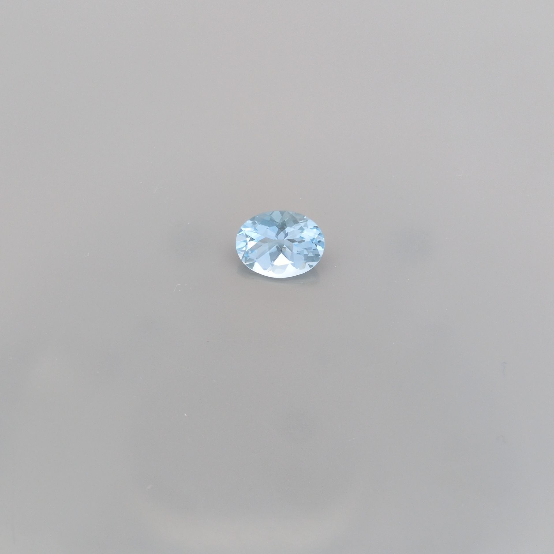 1.55 ct Oval Blue Natural Aquamarine