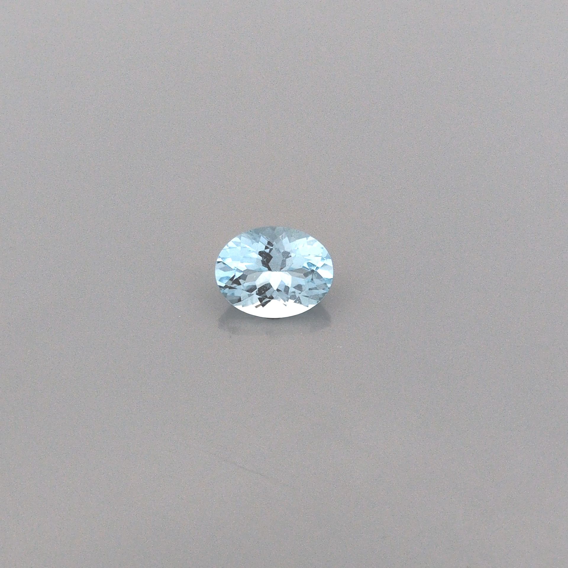 1.81 ct Oval Blue Natural Aquamarine