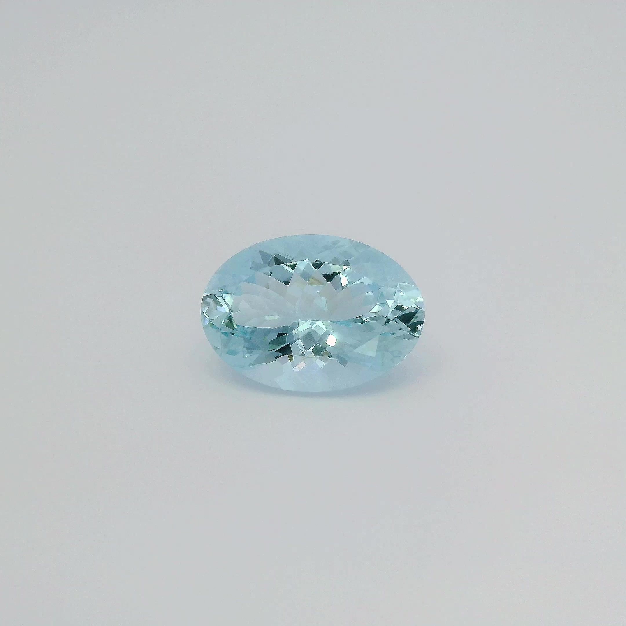 6.86 ct Oval Blue Natural Aquamarine