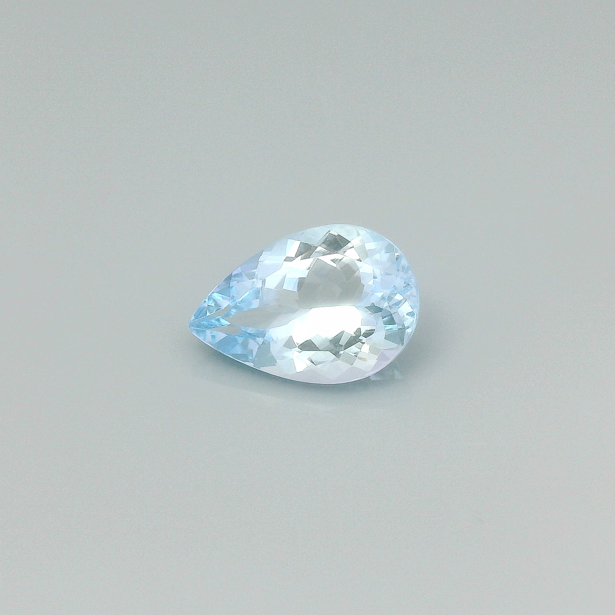 2.54 ct Pear Blue Natural Aquamarine