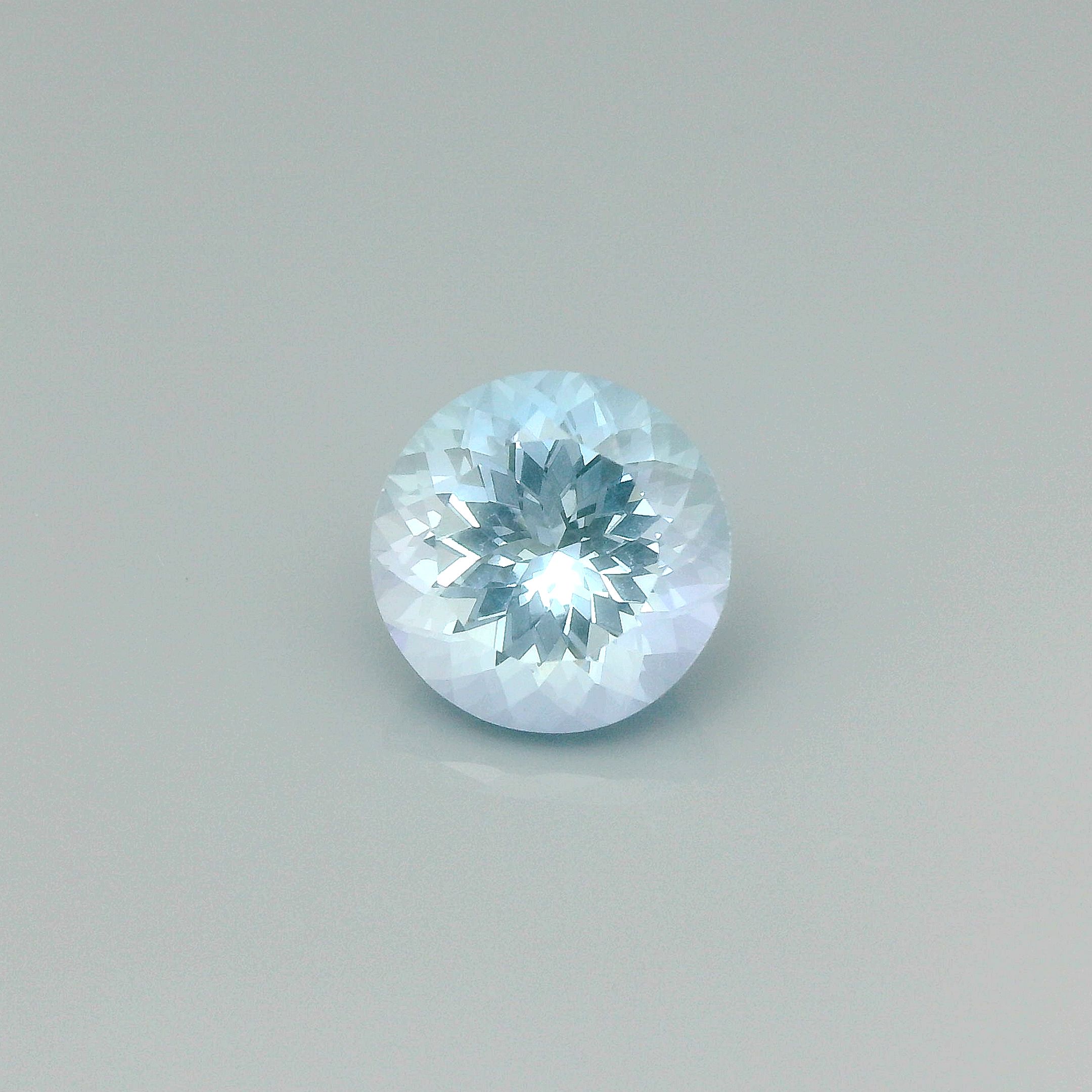 3.66 ct Round Blue Natural Aquamarine