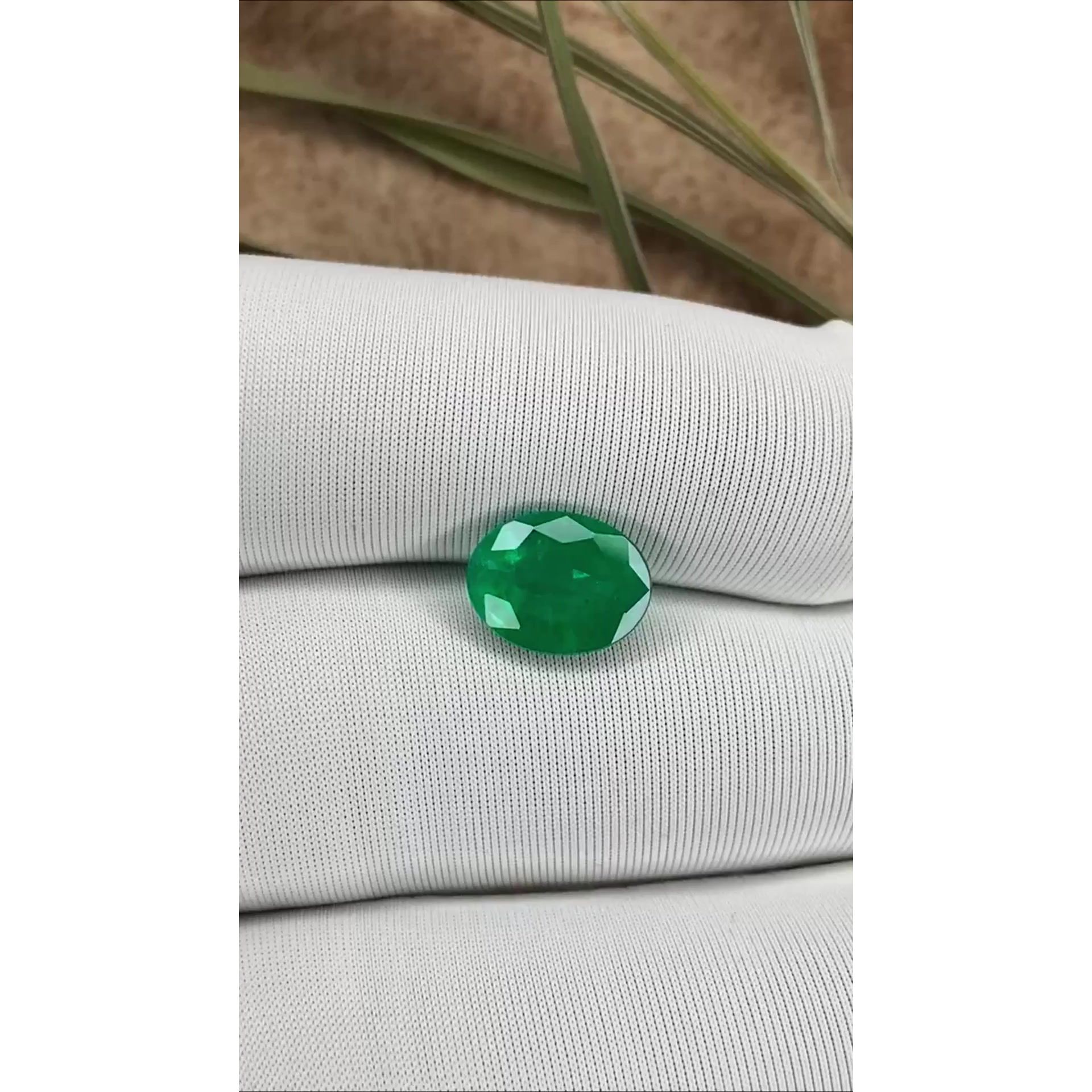 2.58 ct Oval Green Natural Emerald