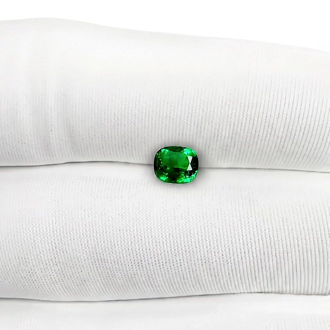 1.34 ct Cushion Green Natural Emerald
