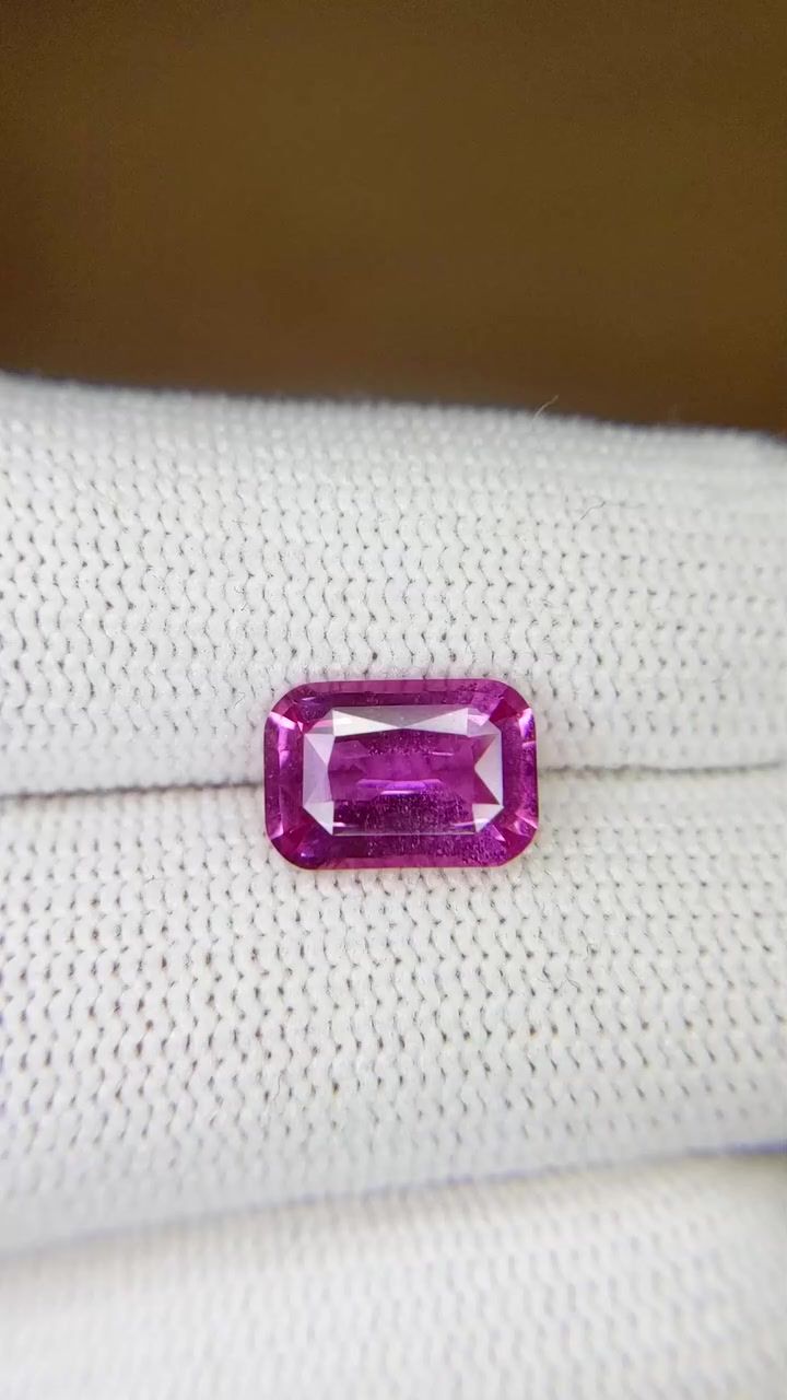 3.07 ct Cushion Pink Natural Sapphire