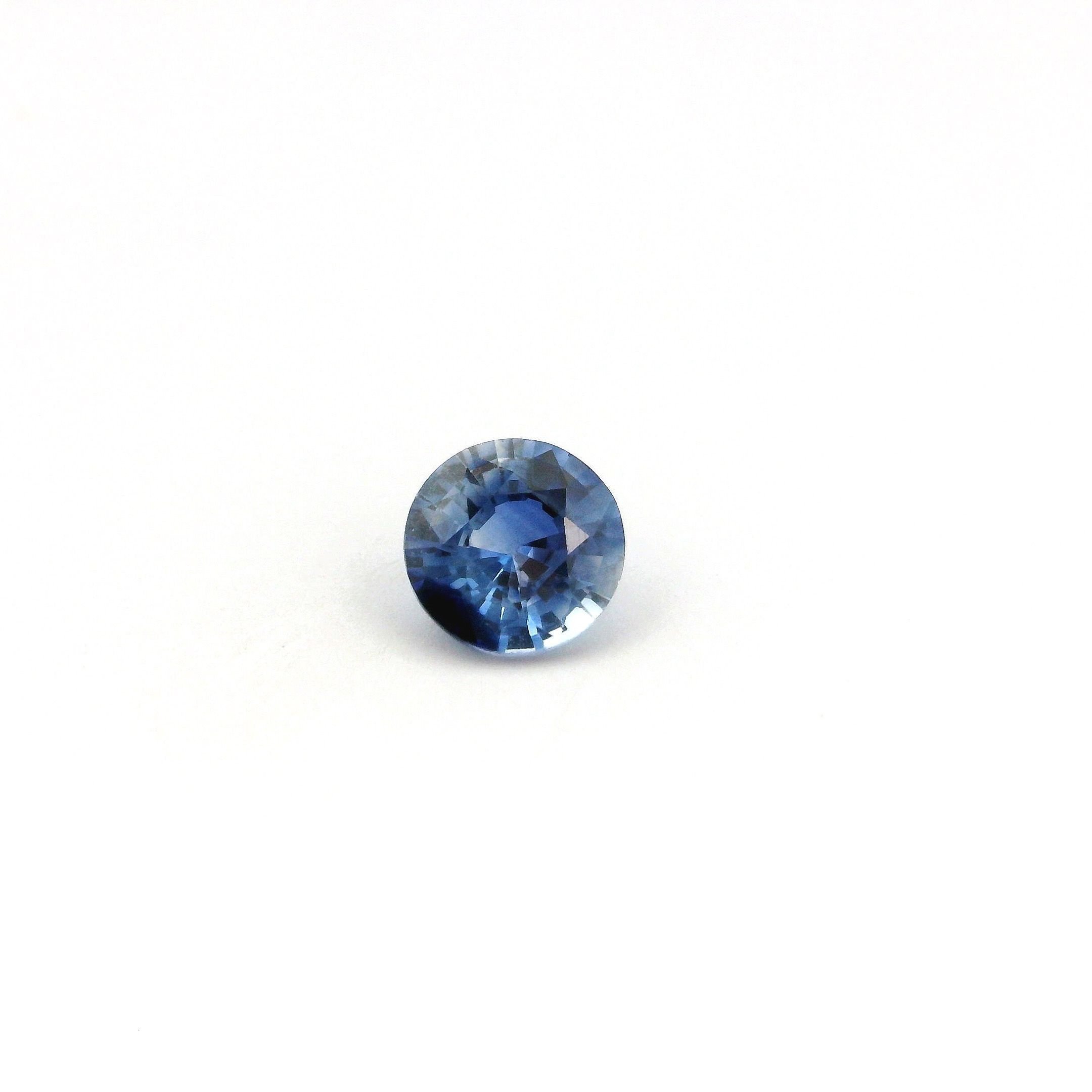 0.63 ct Round Blue Natural Sapphire