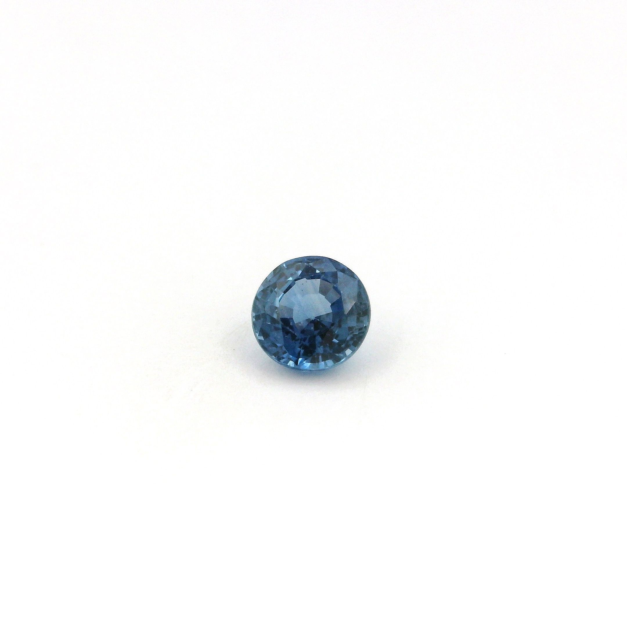 0.68 ct Round Blue Natural Sapphire