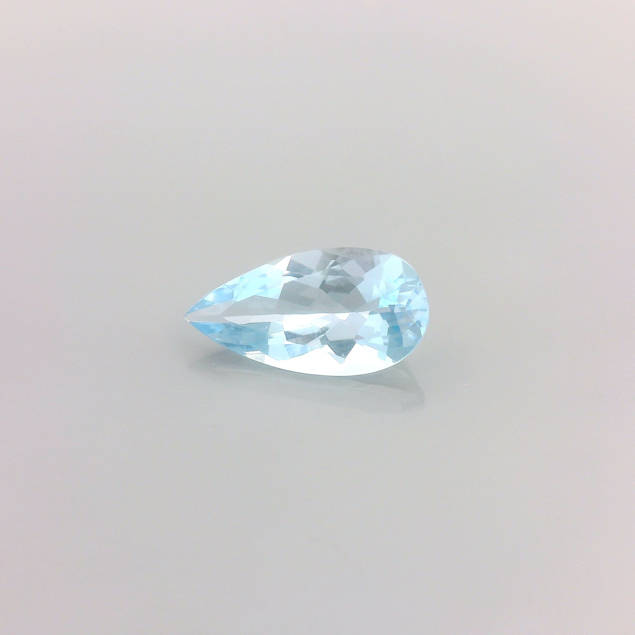 0.88 ct Pear Blue Natural Aquamarine
