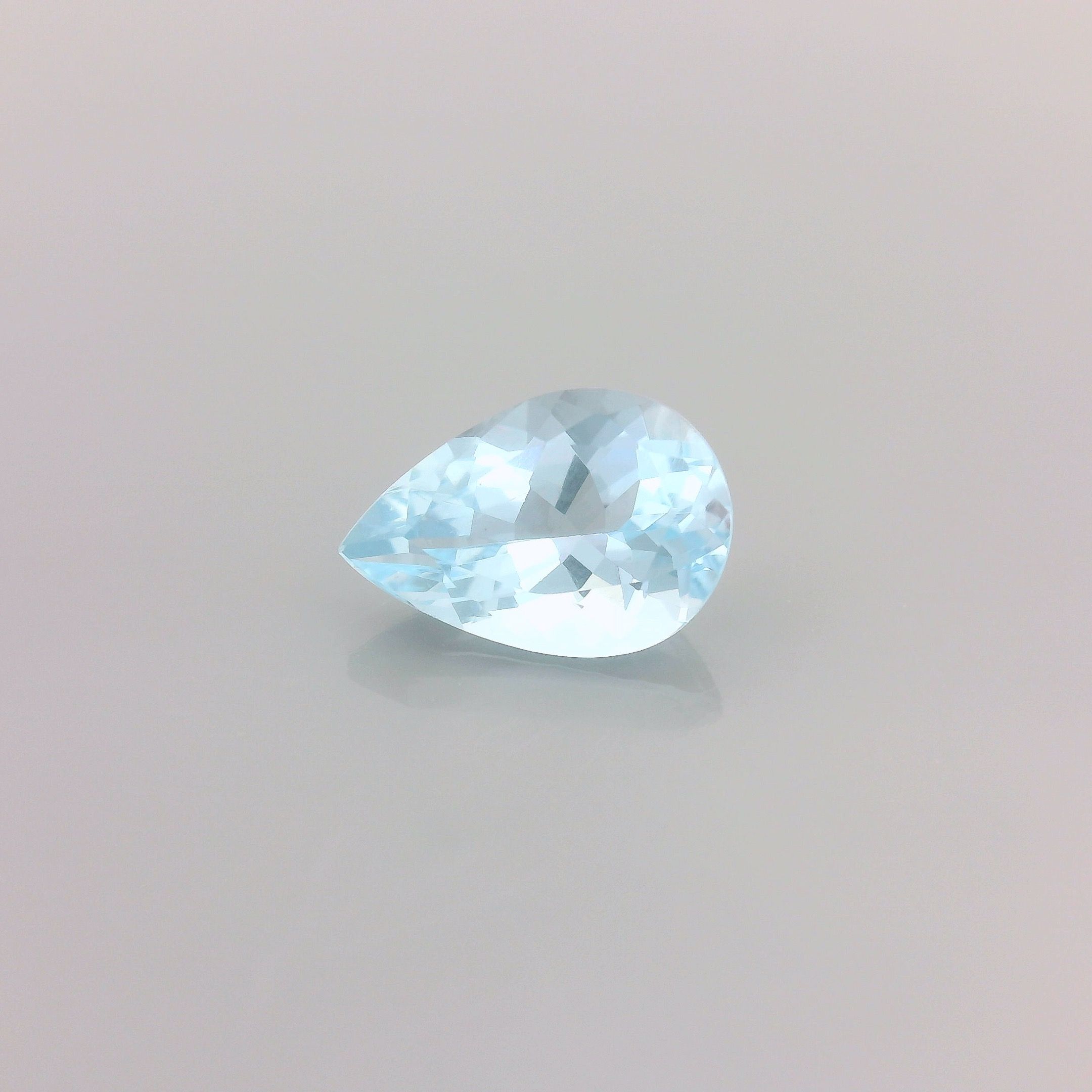 1.13 ct Pear Blue Natural Aquamarine