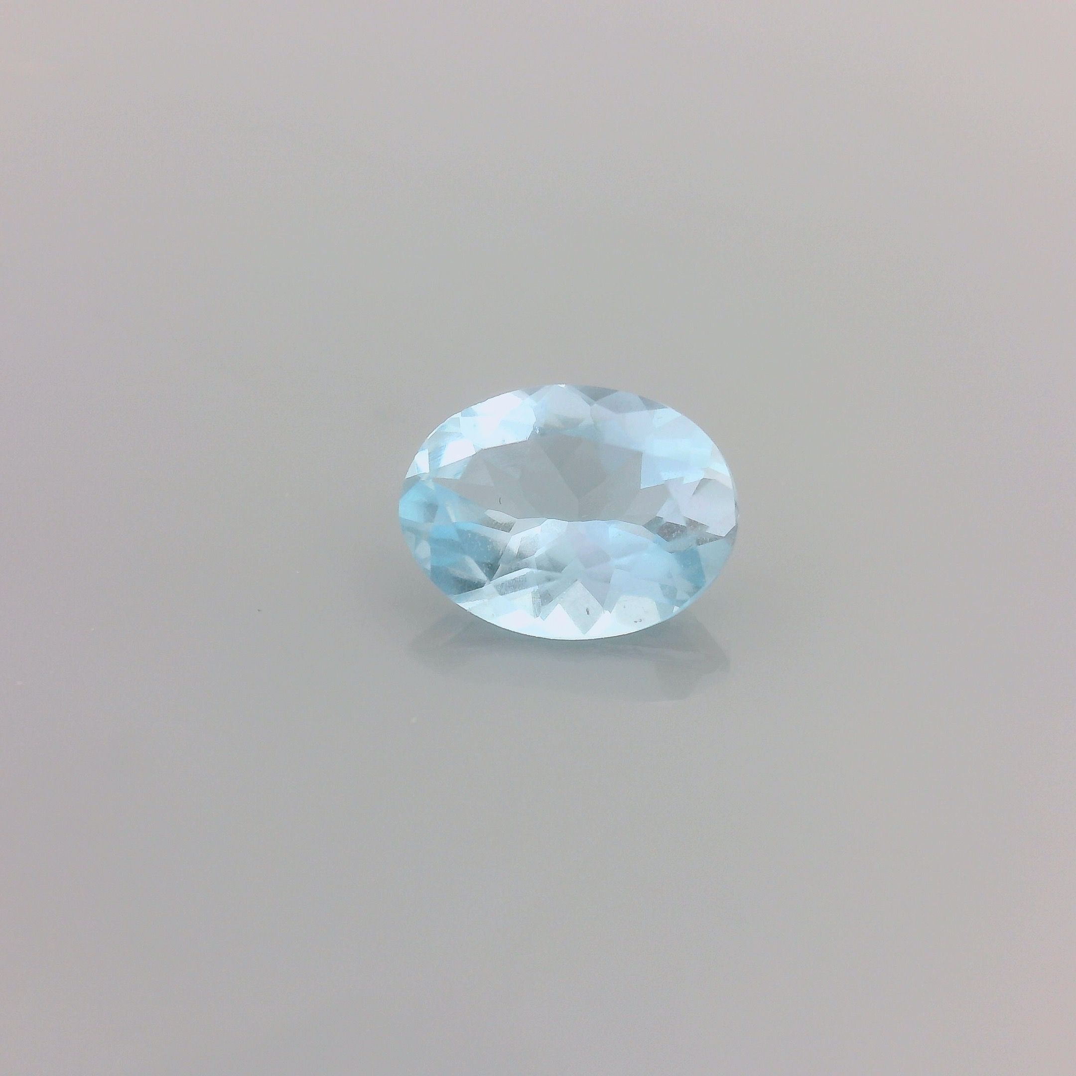 0.96 ct Oval Blue Natural Aquamarine