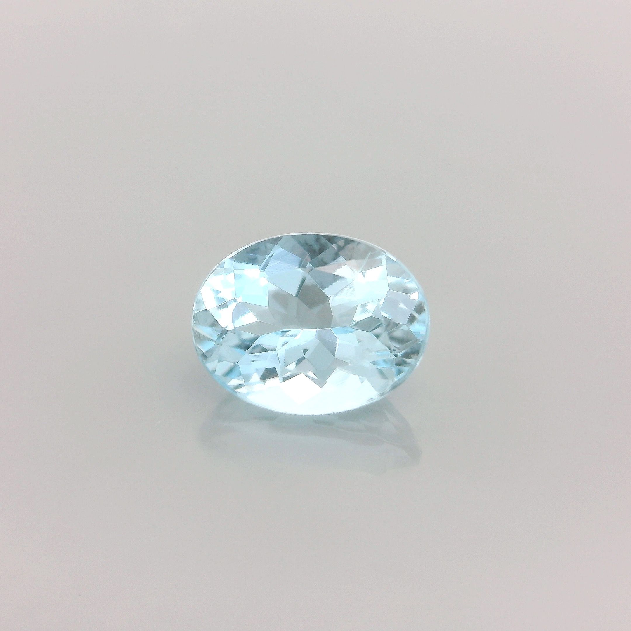 1.34 ct Oval Blue Natural Aquamarine