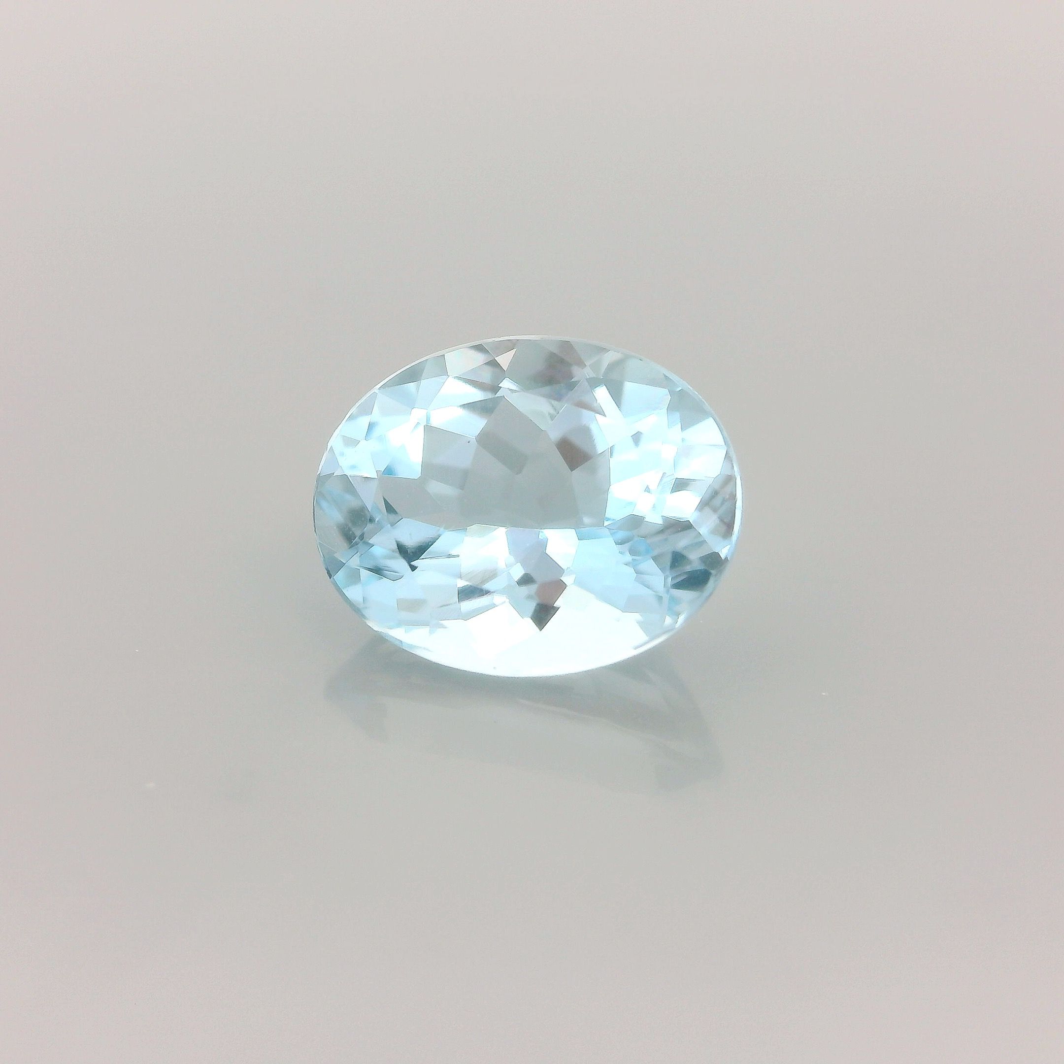 1.73 ct Oval Blue Natural Aquamarine