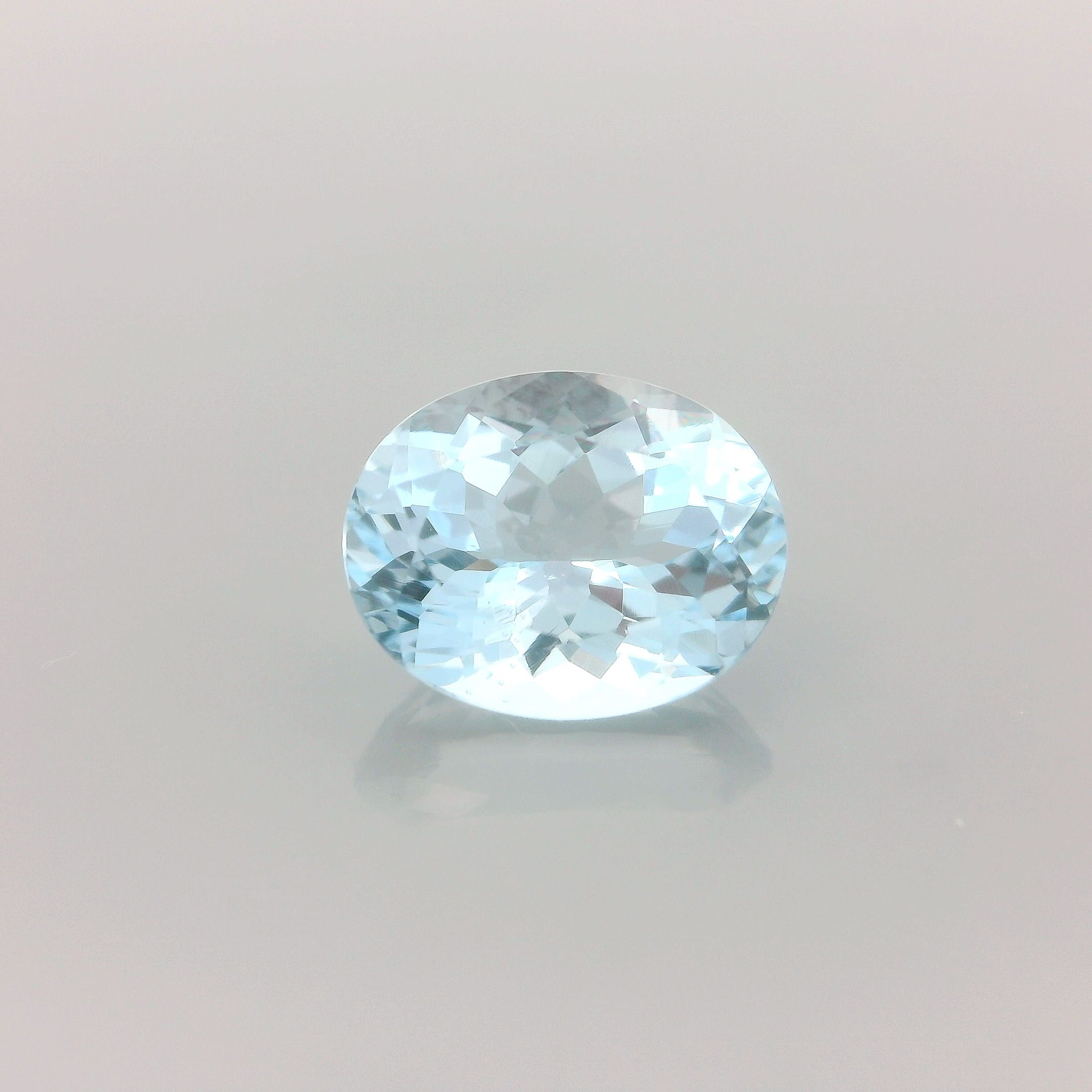 1.83 ct Oval Blue Natural Aquamarine