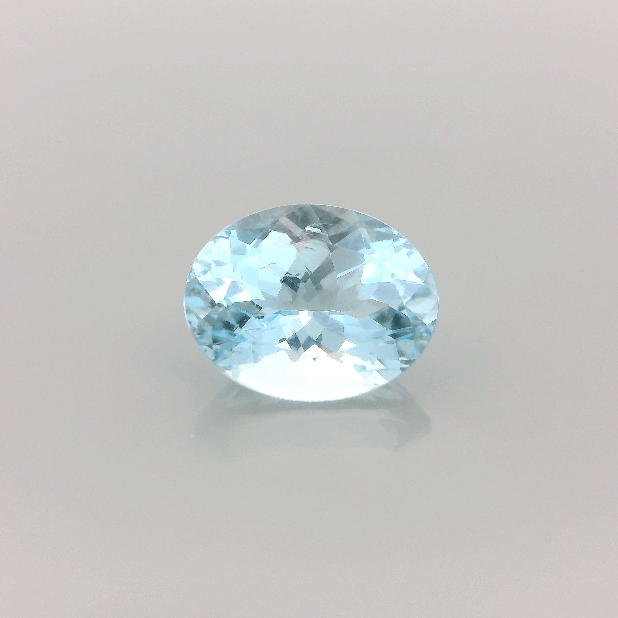 1.80 ct Oval Blue Natural Aquamarine