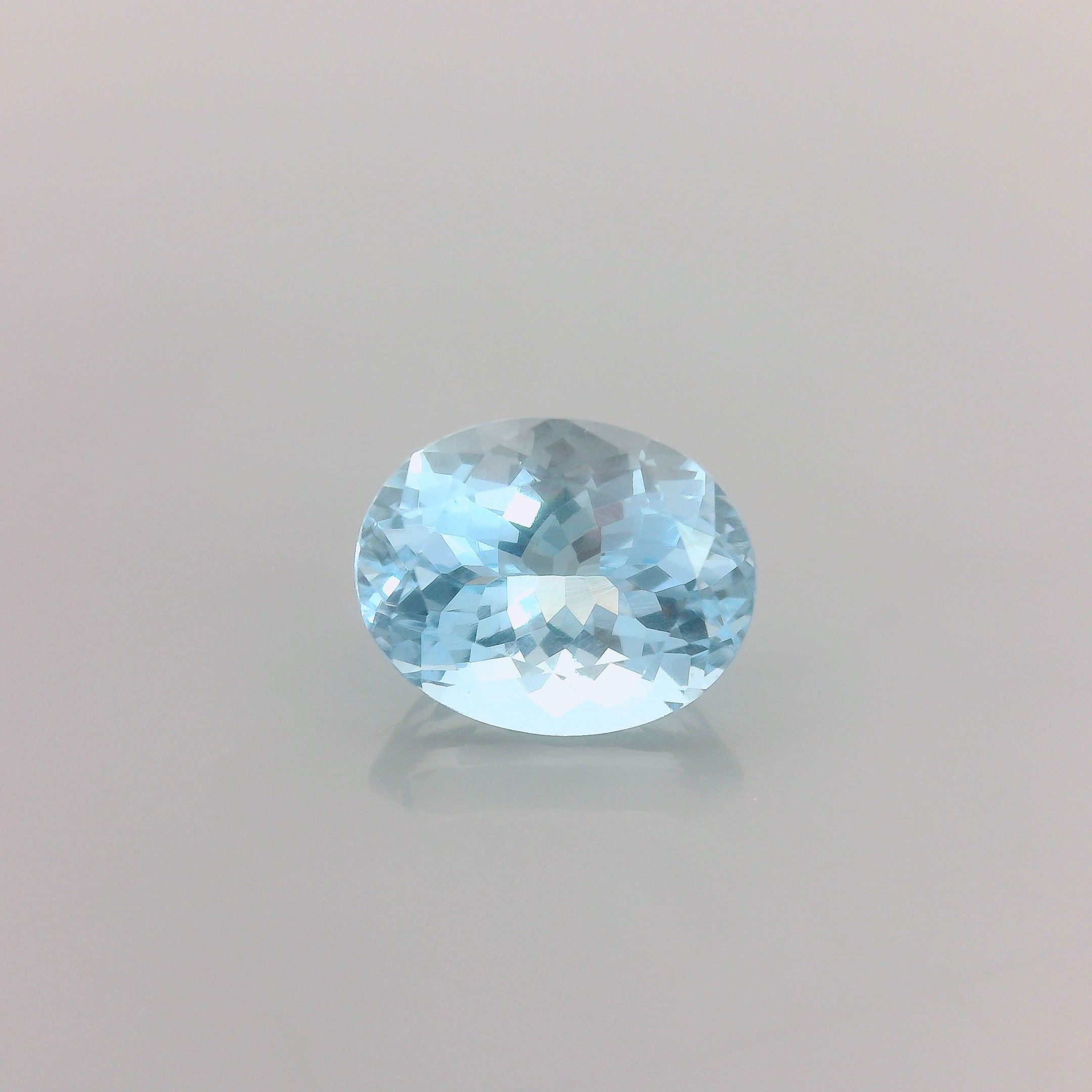1.99 ct Oval Blue Natural Aquamarine