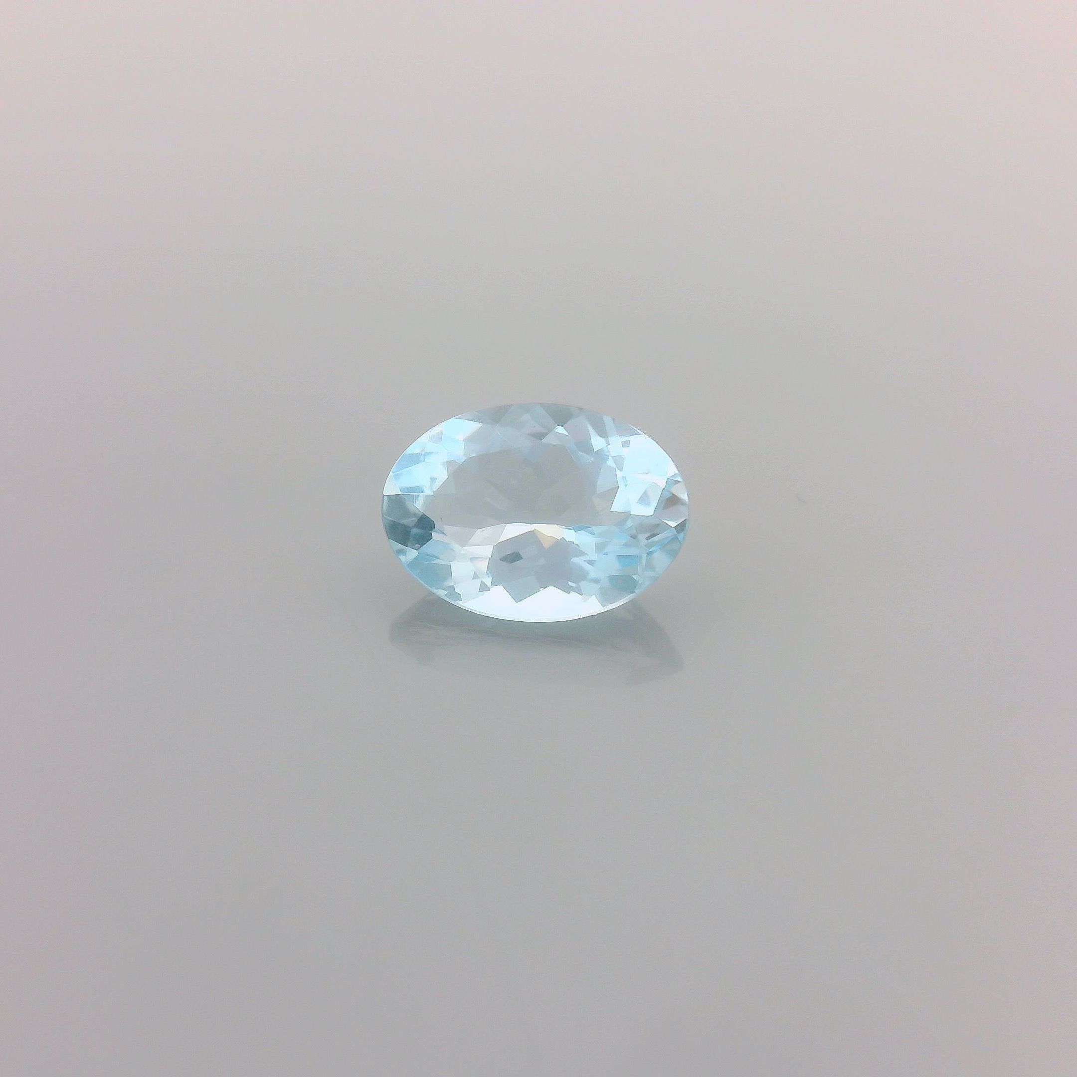 0.69 ct Oval Blue Natural Aquamarine