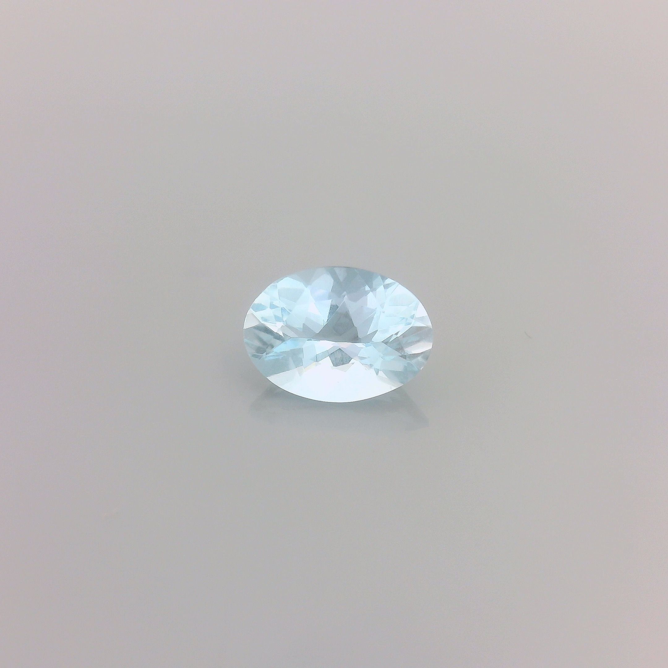 0.61 ct Oval Blue Natural Aquamarine