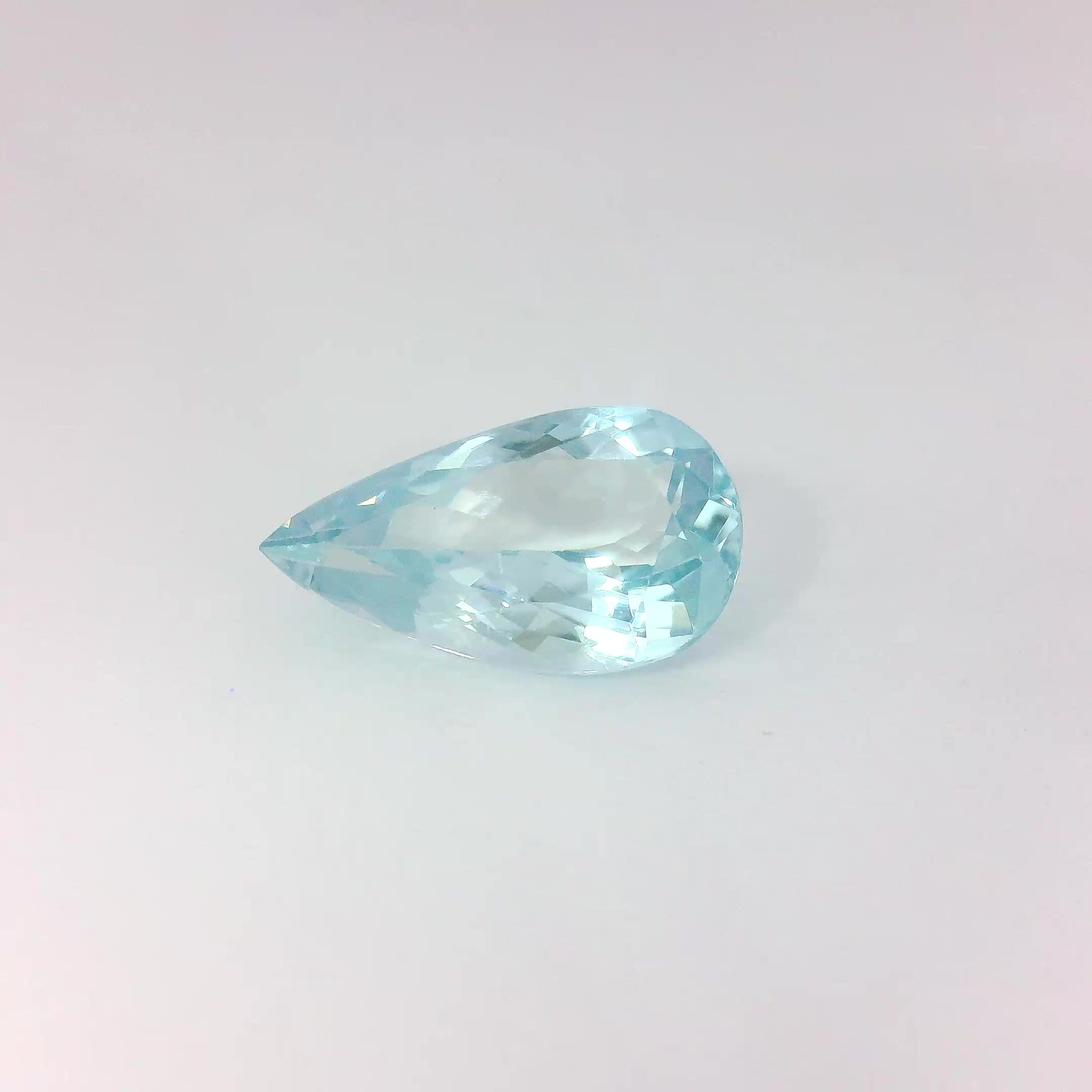 1.59 ct Pear Blue Natural Aquamarine