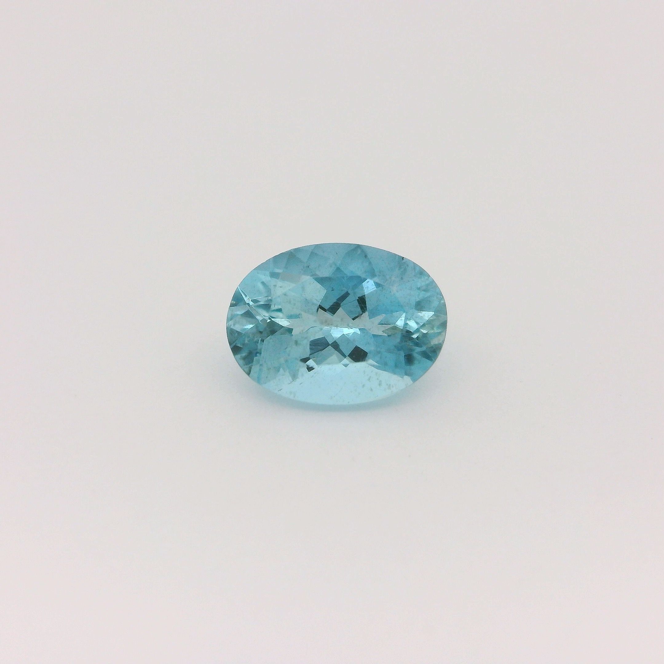 1.37 ct Oval Blue Natural Aquamarine