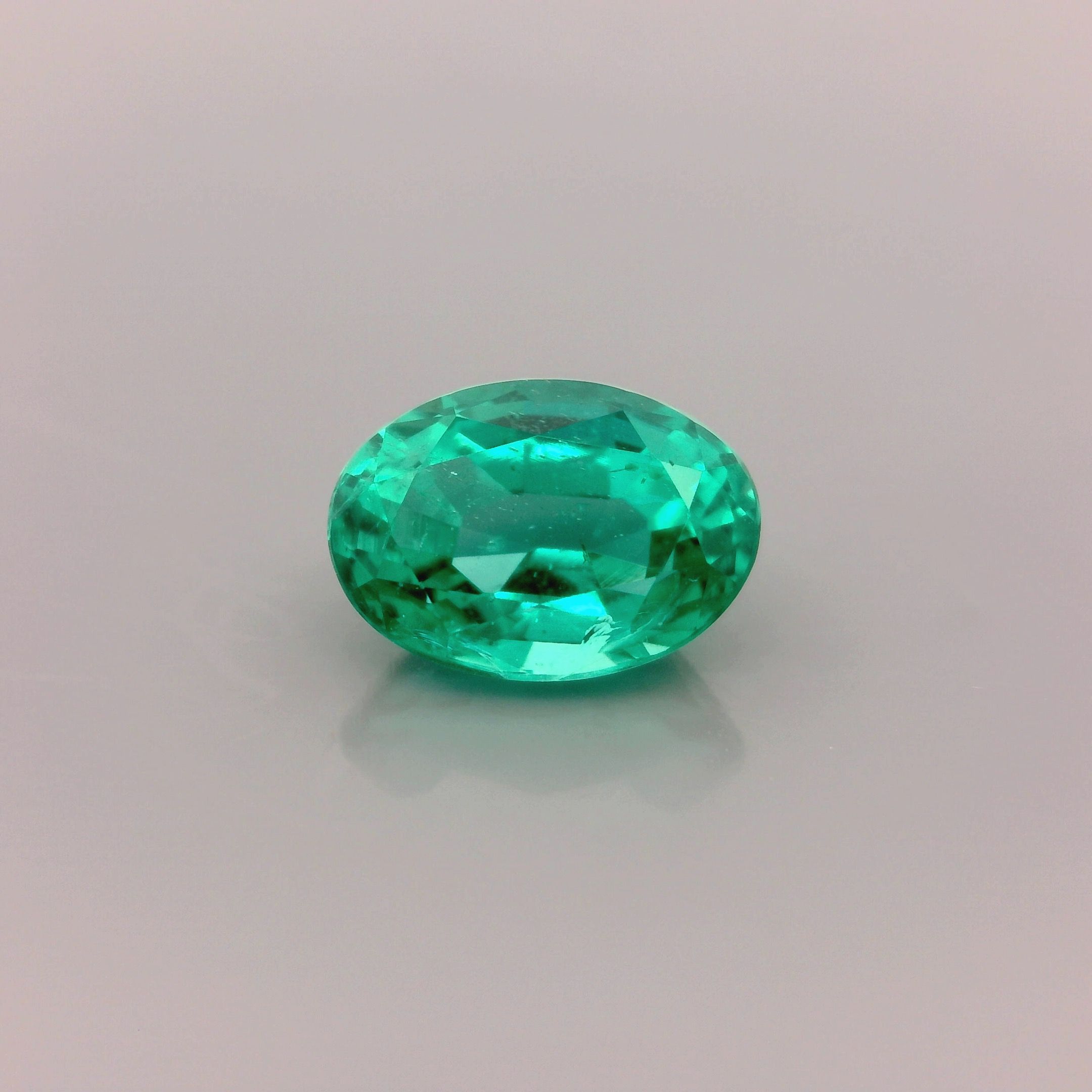 1.39 ct Oval Green Natural Emerald