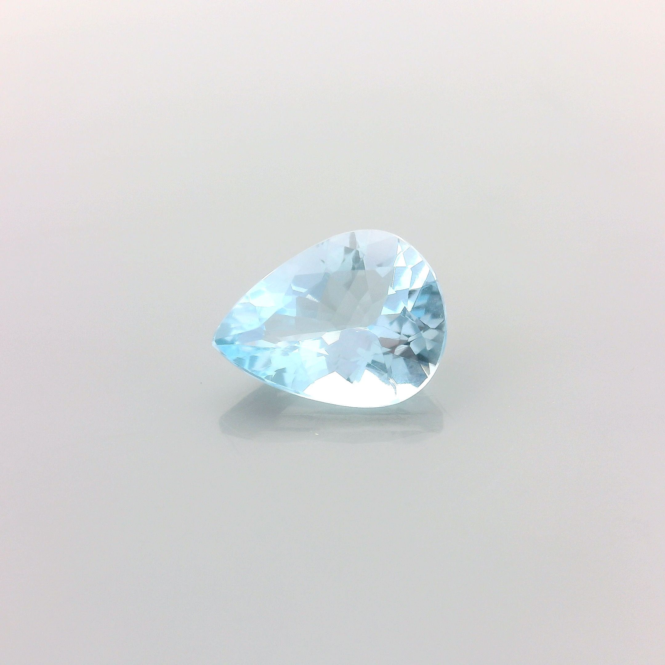 1.29 ct Pear Blue Natural Aquamarine